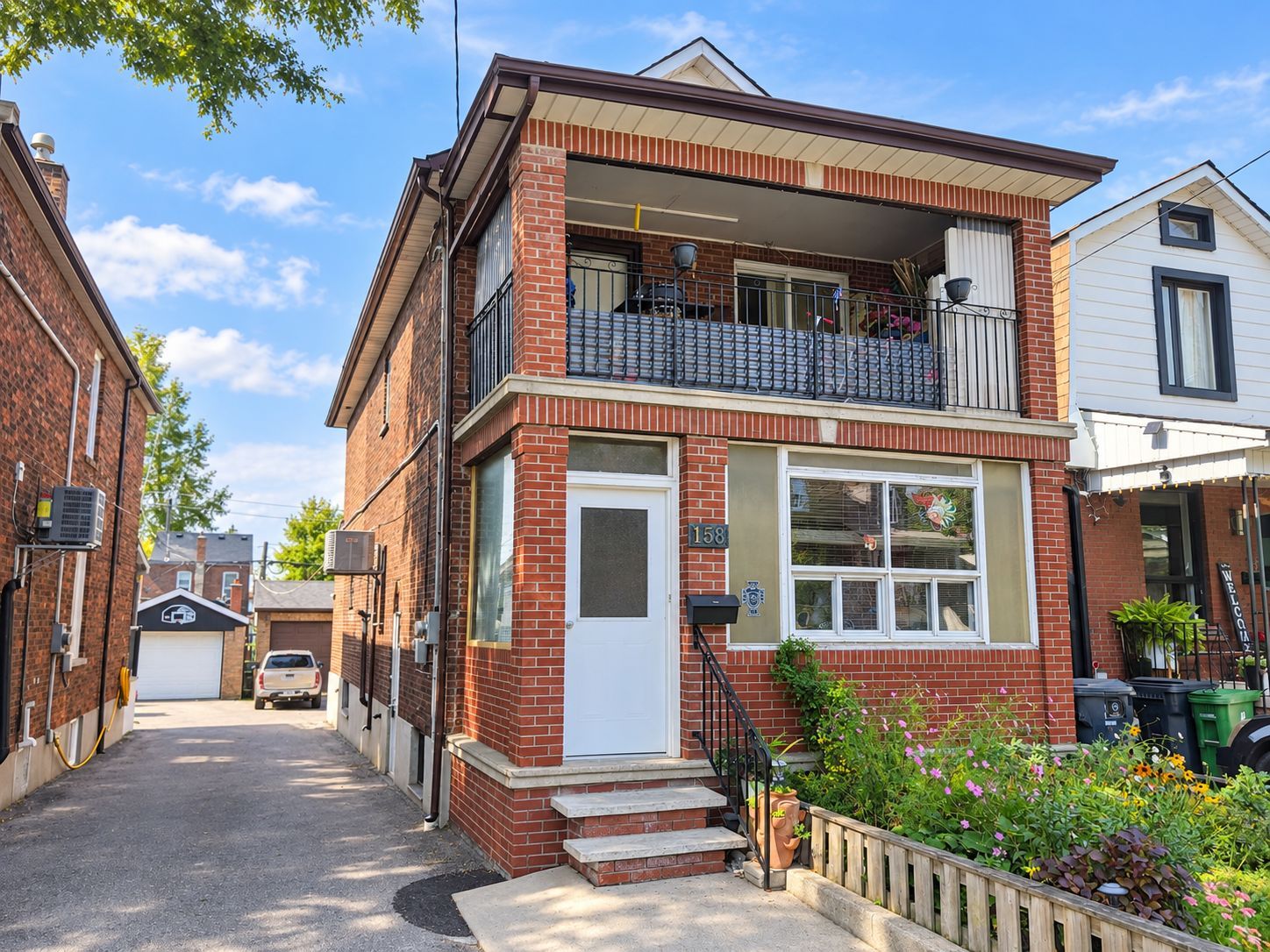 158 Blackthorn Avenue, Toronto, On M6n 3h8