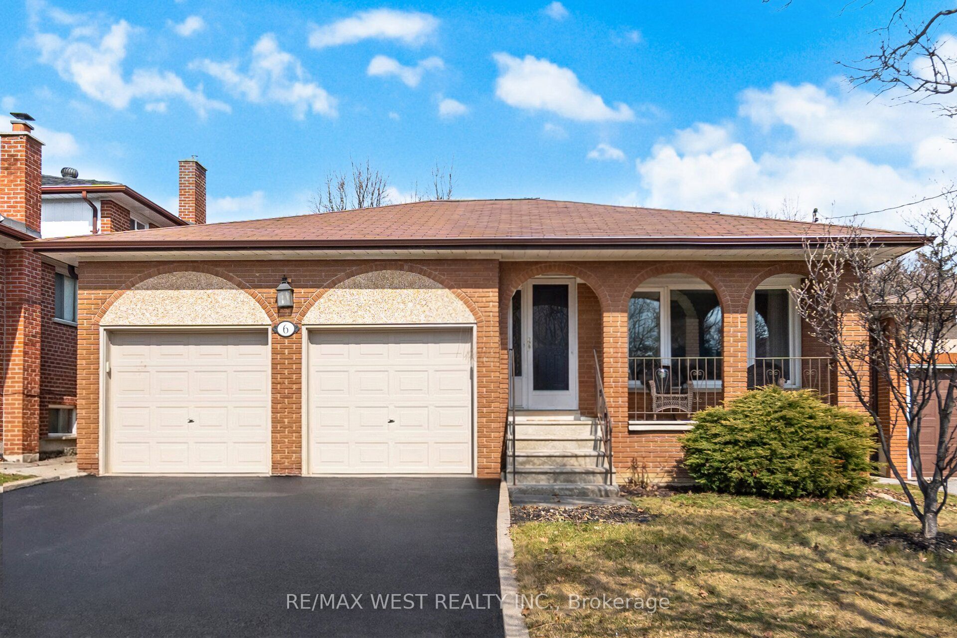 6 Disan Court, Toronto, On M9v 4a7