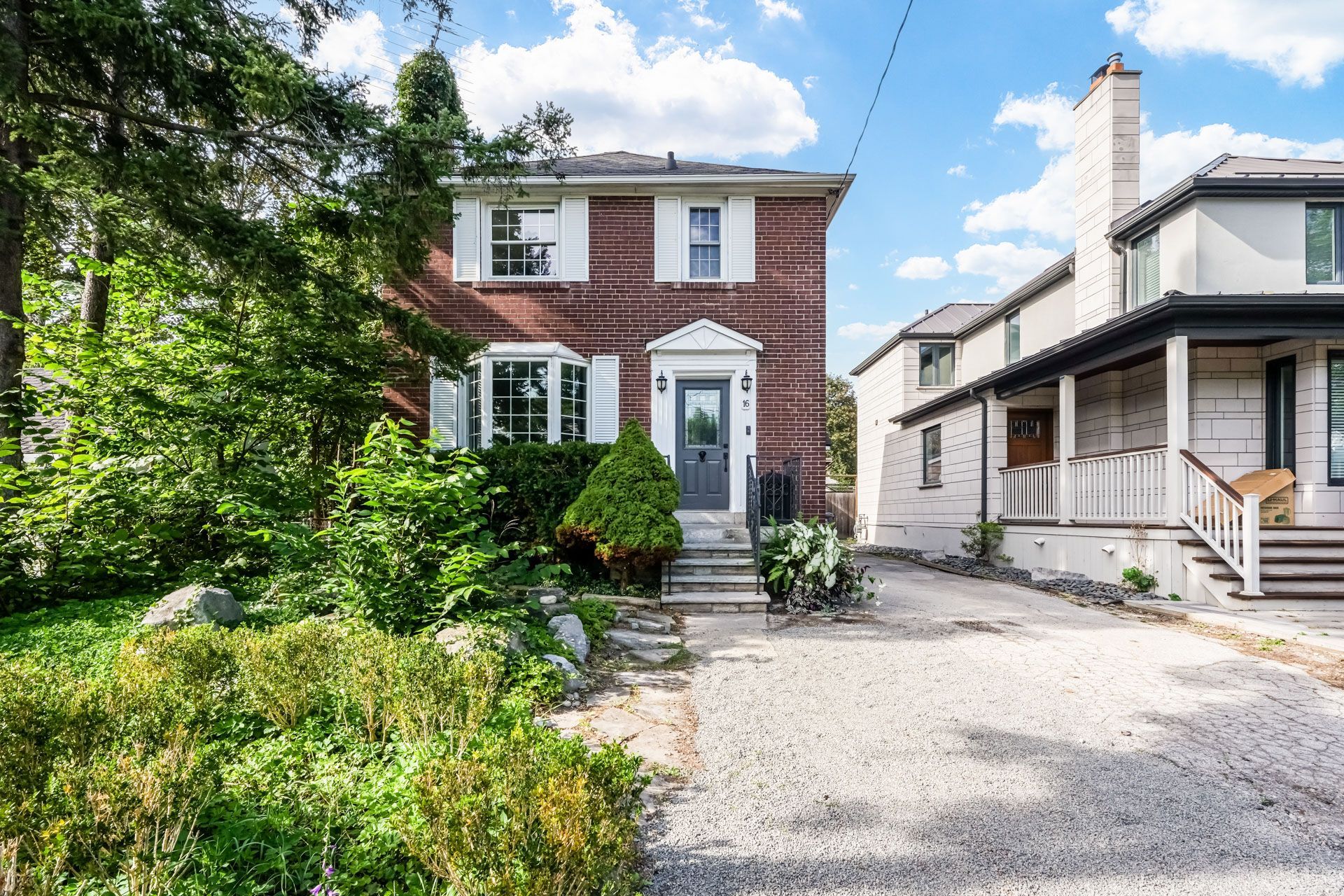 16 City Road, Toronto, On M8v 2h4