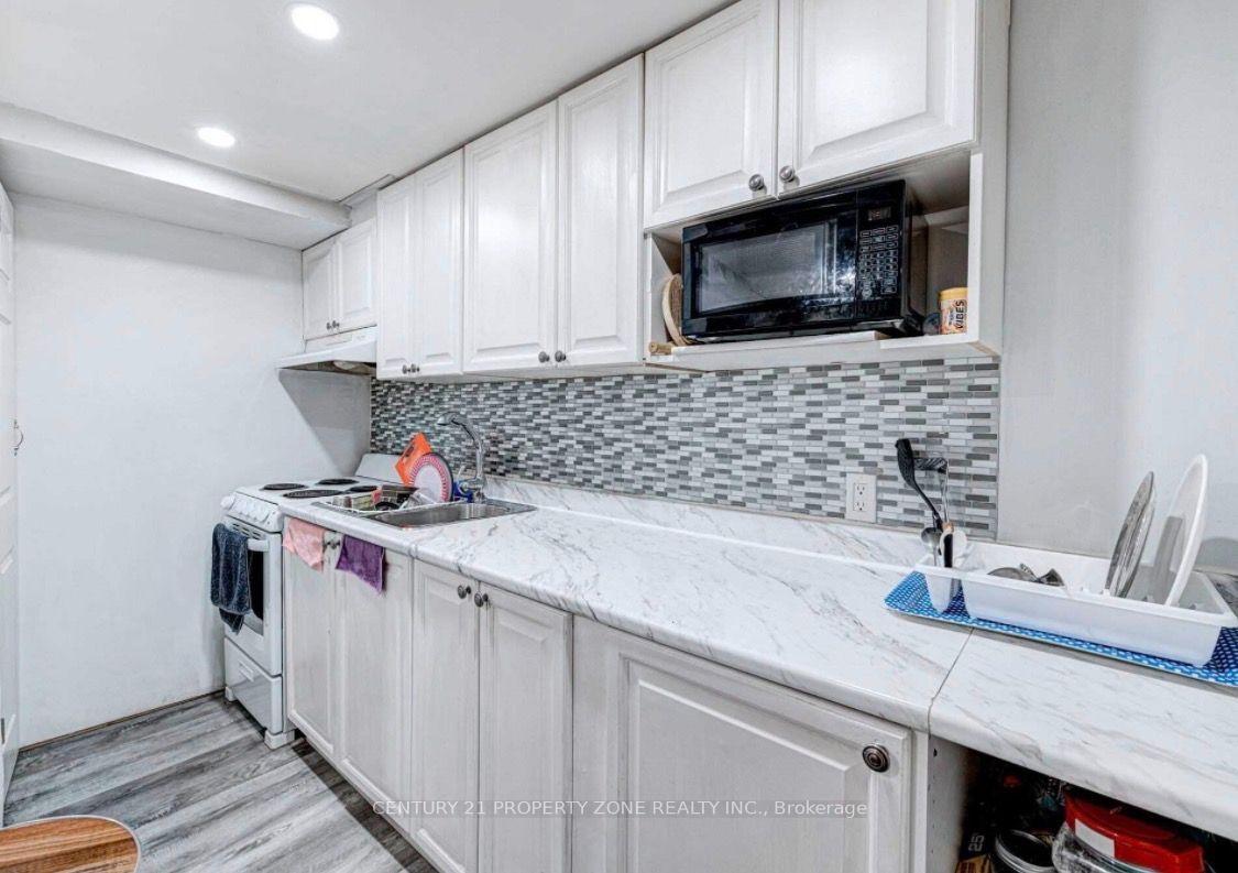 6 Roehampton Crescent W Basement , Brampton, On L6y 2r4