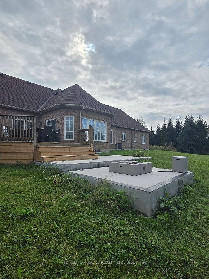 11045 Inglis Drive, Milton, On L0p 1b0