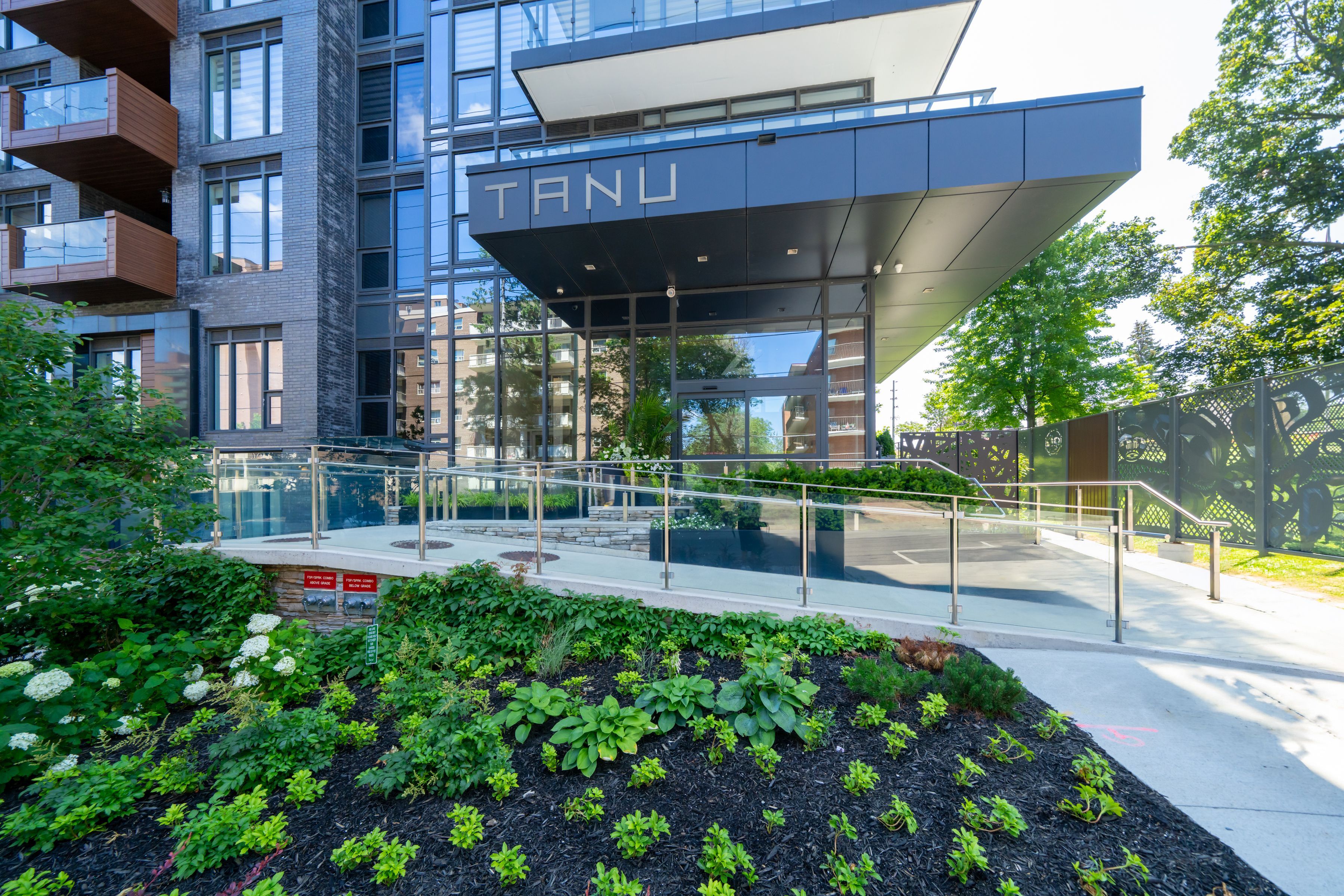 21 Park Street E 816, Mississauga, On L5g 1l6