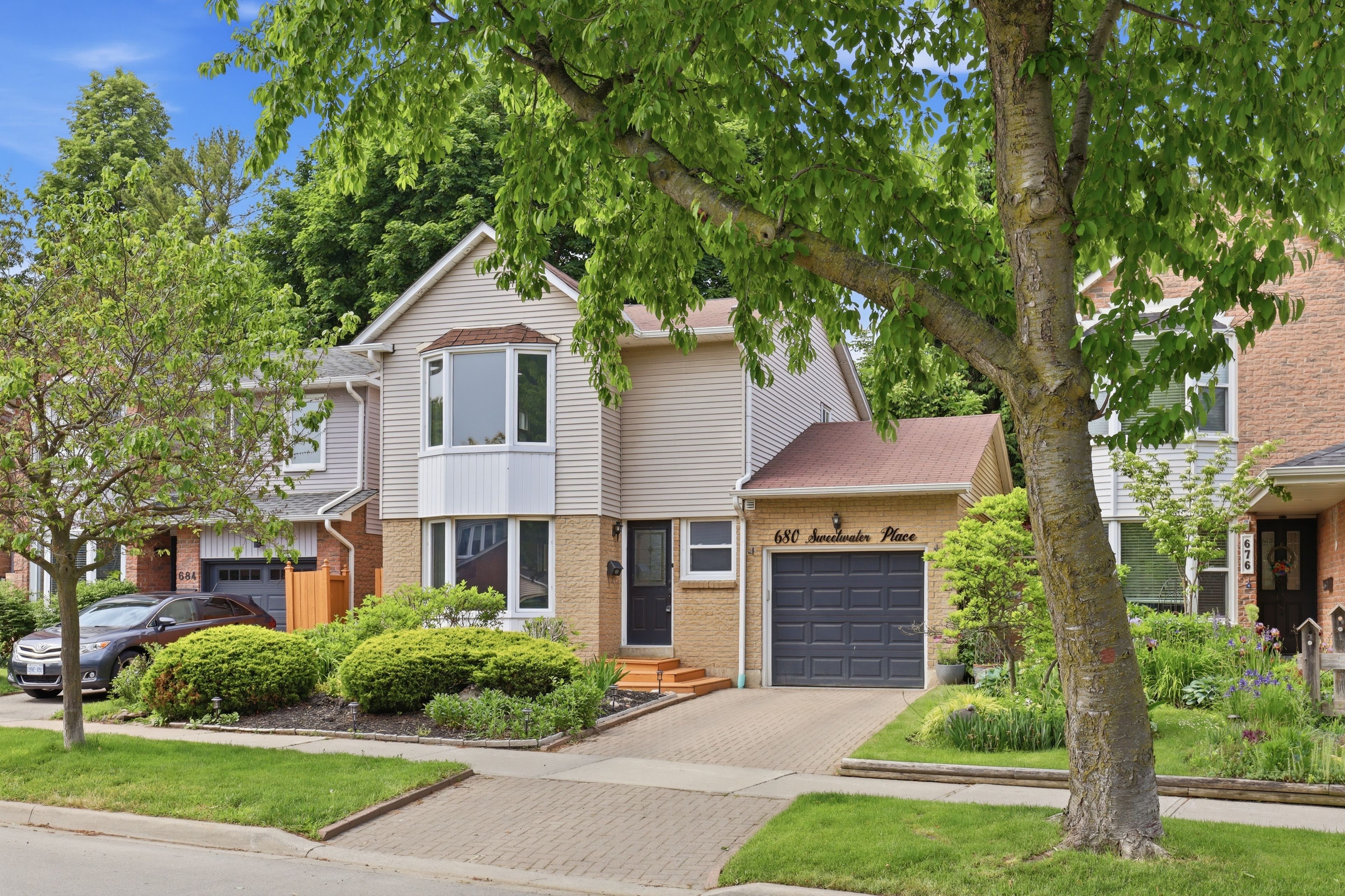 680 Sweetwater Place, Mississauga, On L5h 3y9