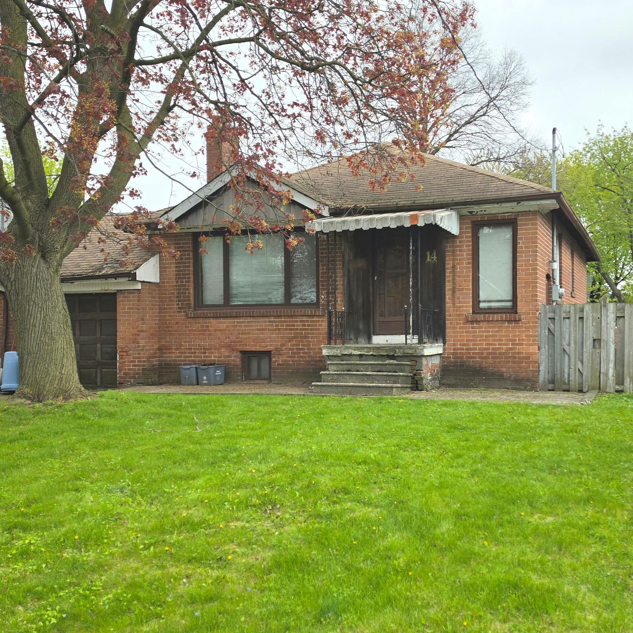 14 Northglen Avenue, Toronto, On M9b 4r6