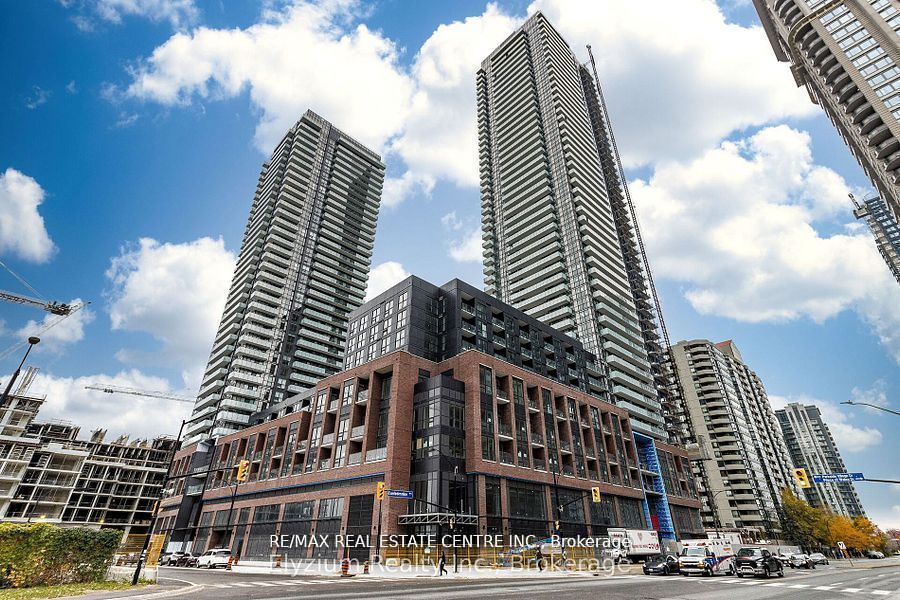430 Square One Drive 703, Mississauga, On L5b 0l6