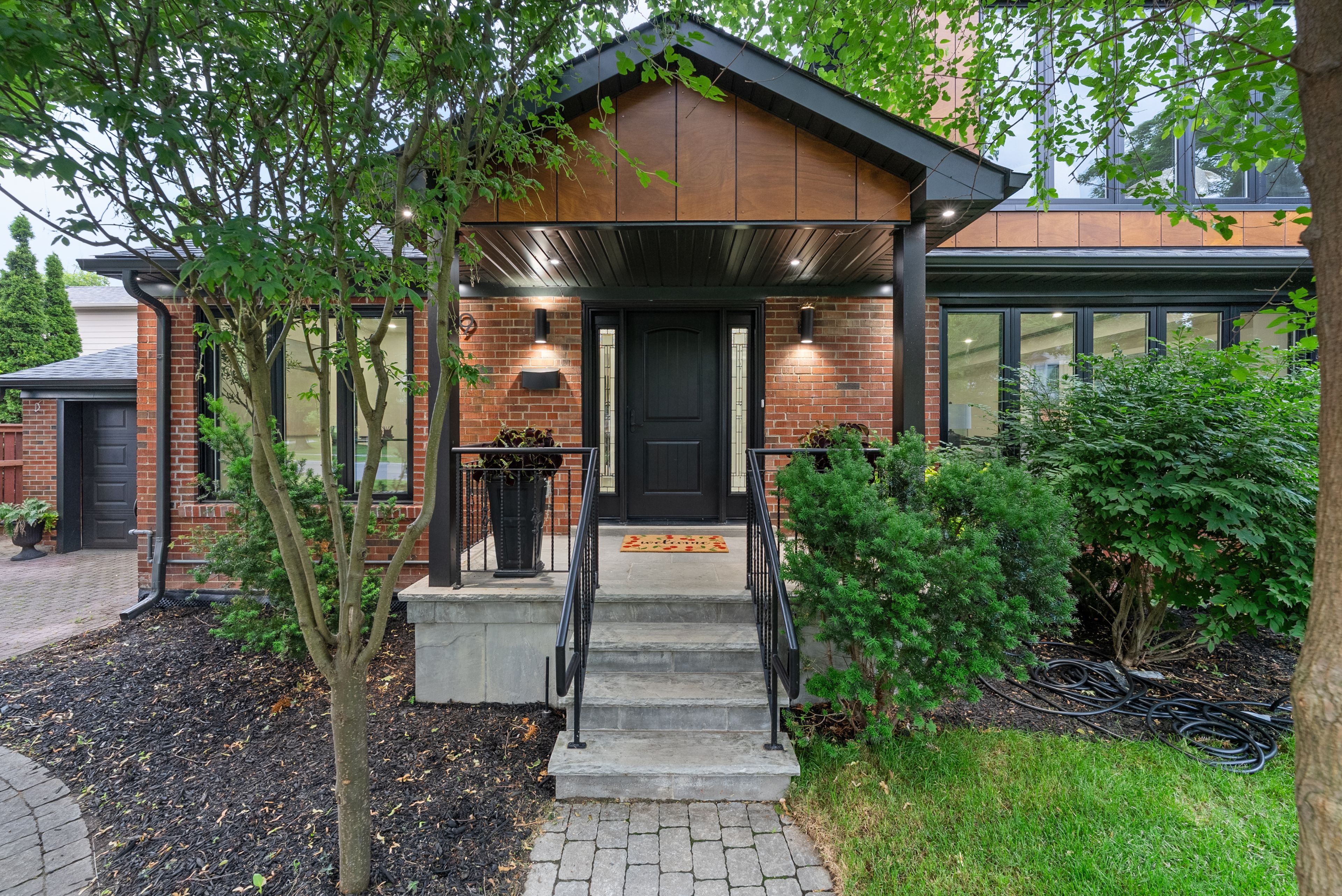 29 Blaketon Road, Toronto, On M9b 4w4