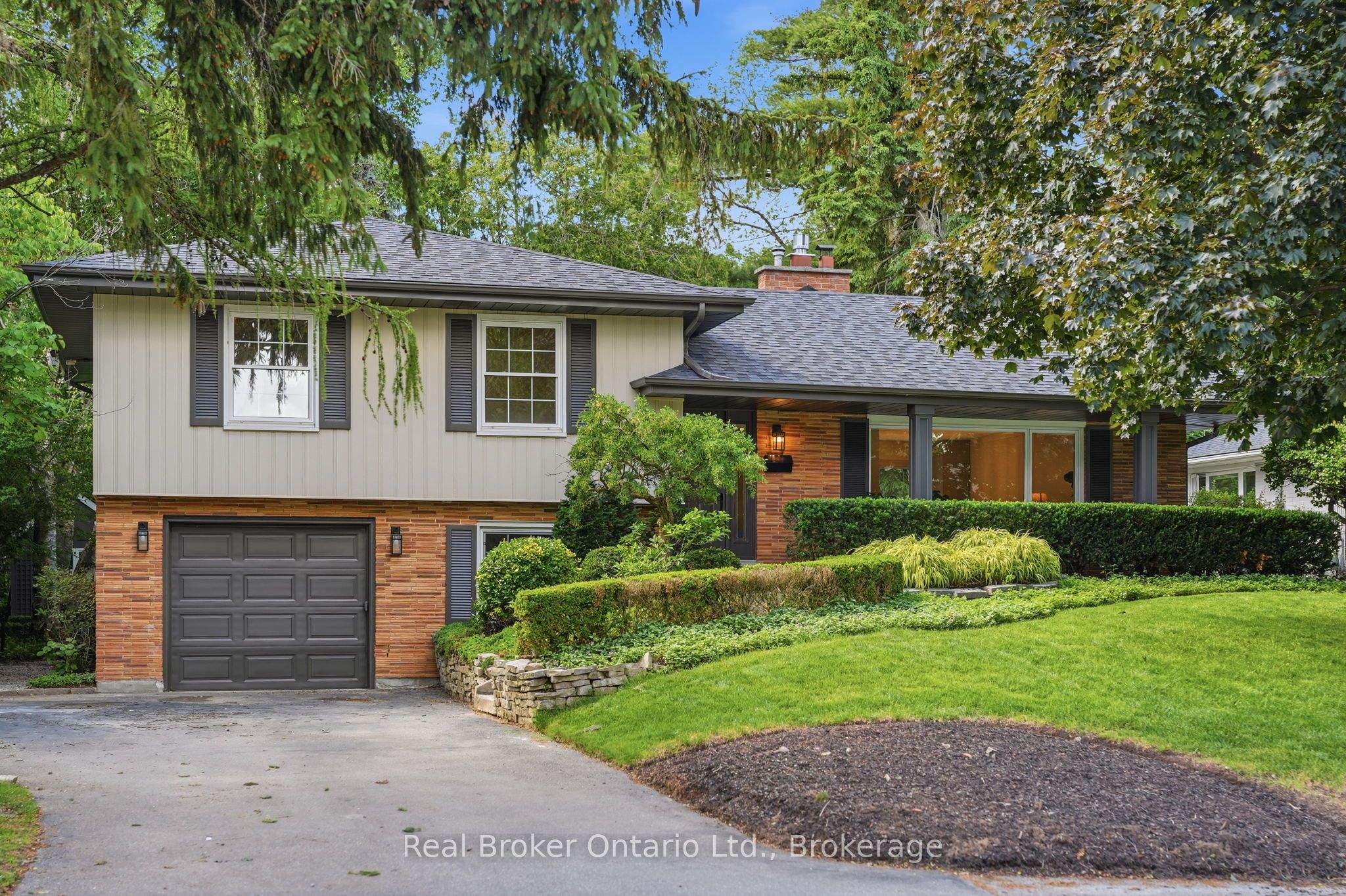 571 Leonard Court, Burlington, On L7t 2p4