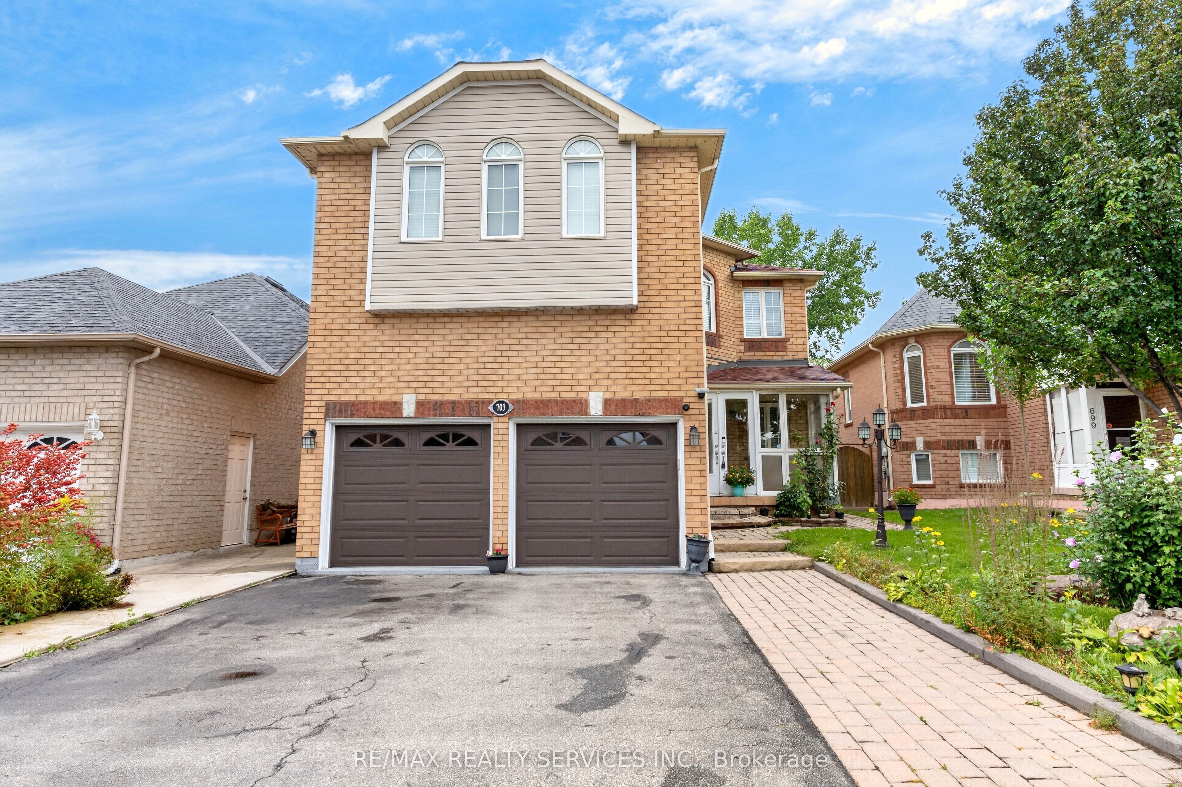703 Twain Avenue, Mississauga, On L5w 1k7