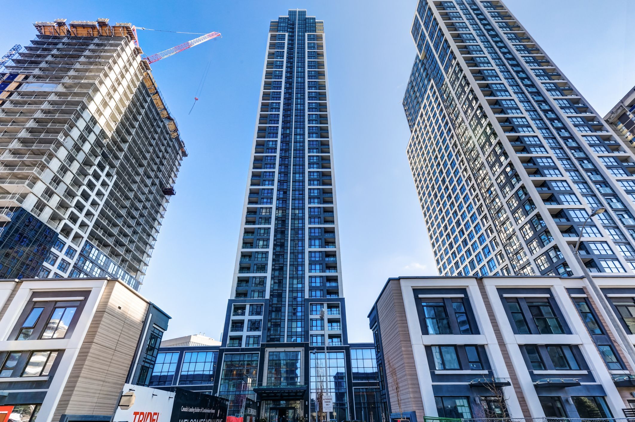 9 Mabelle Avenue 2822, Toronto, On M9a 0e1