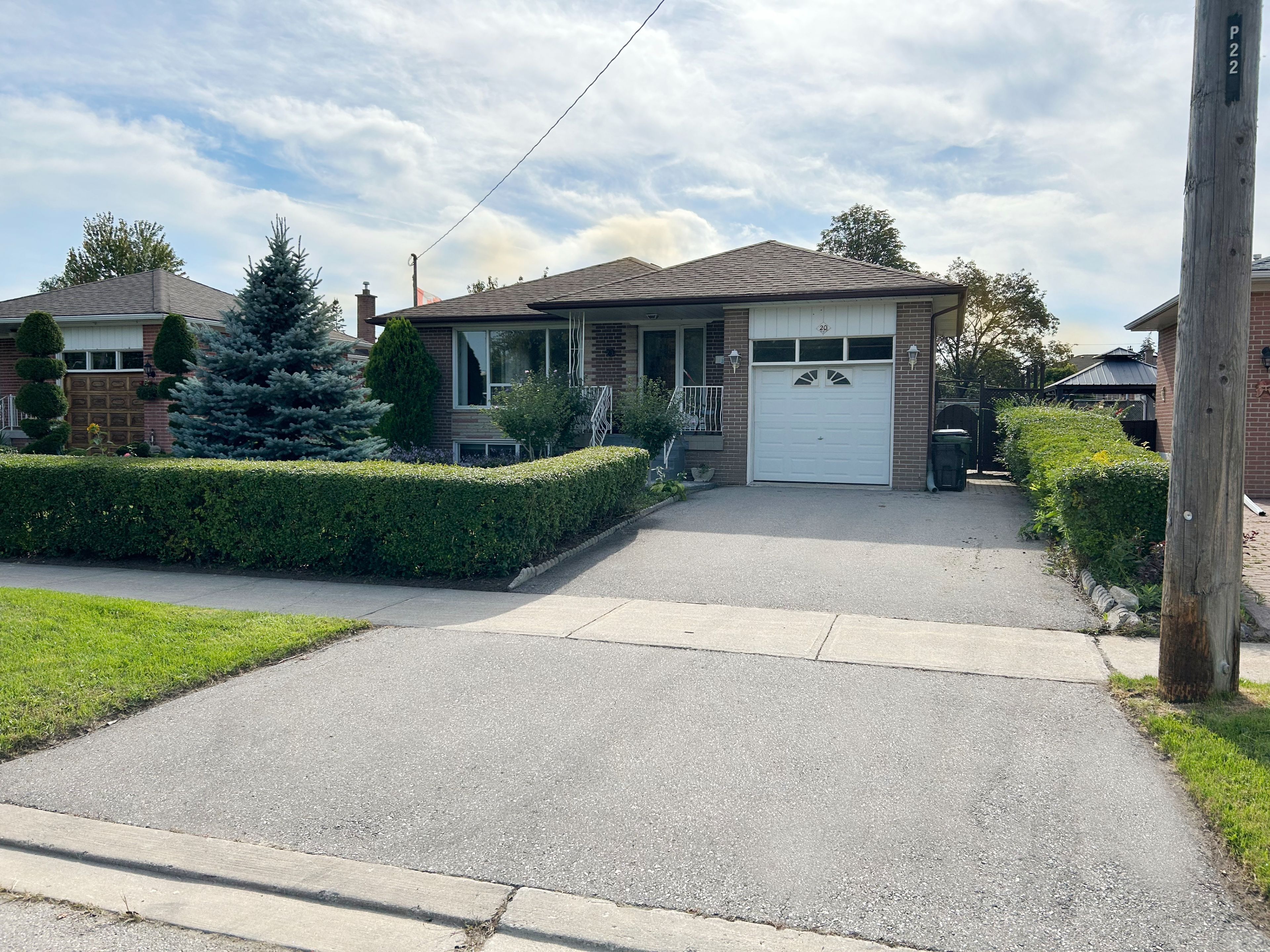 20 Taysham Crescent, Toronto, On M9v 1x2