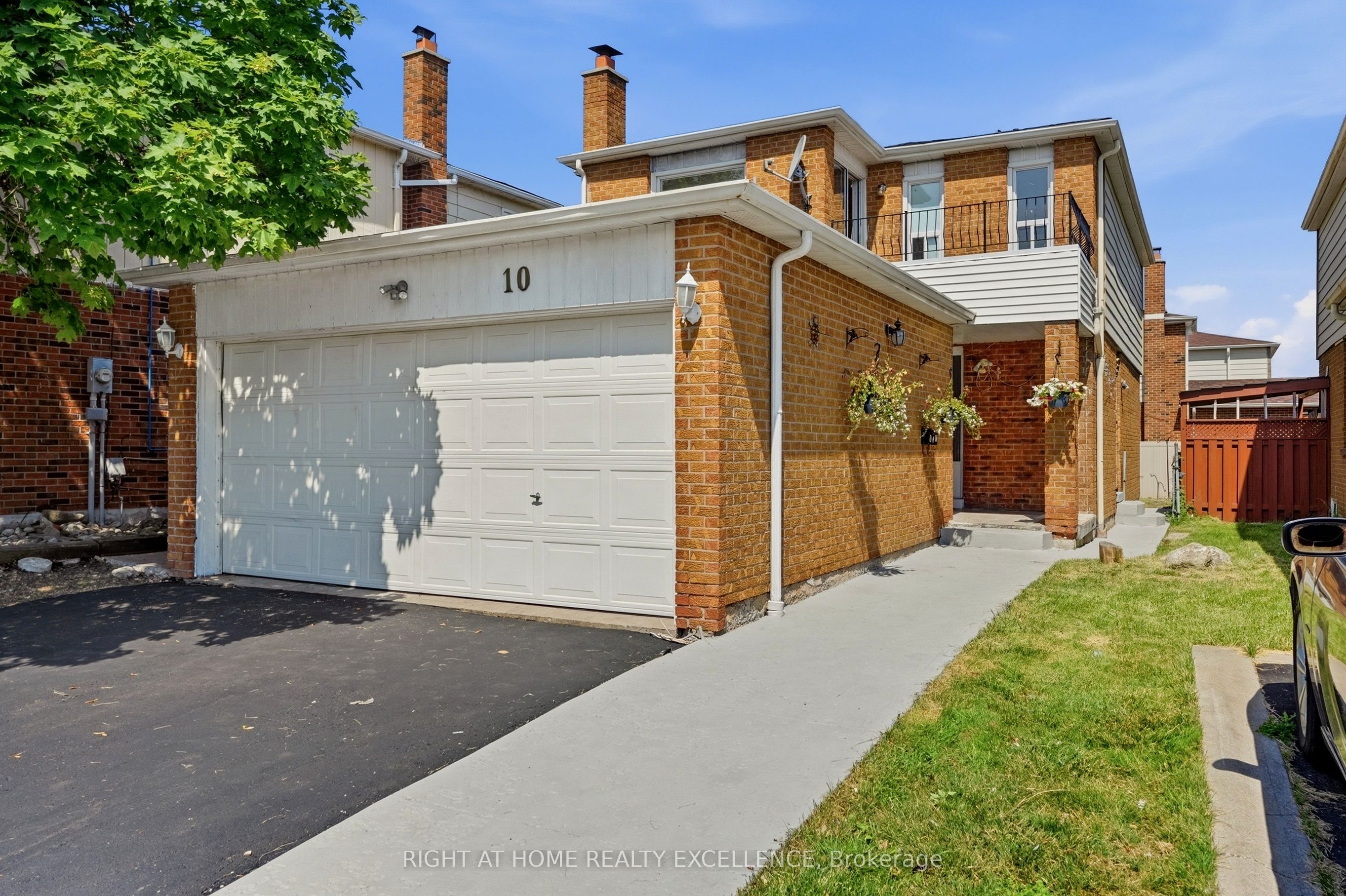 10 Banting Crescent, Brampton, On L6y 2l8