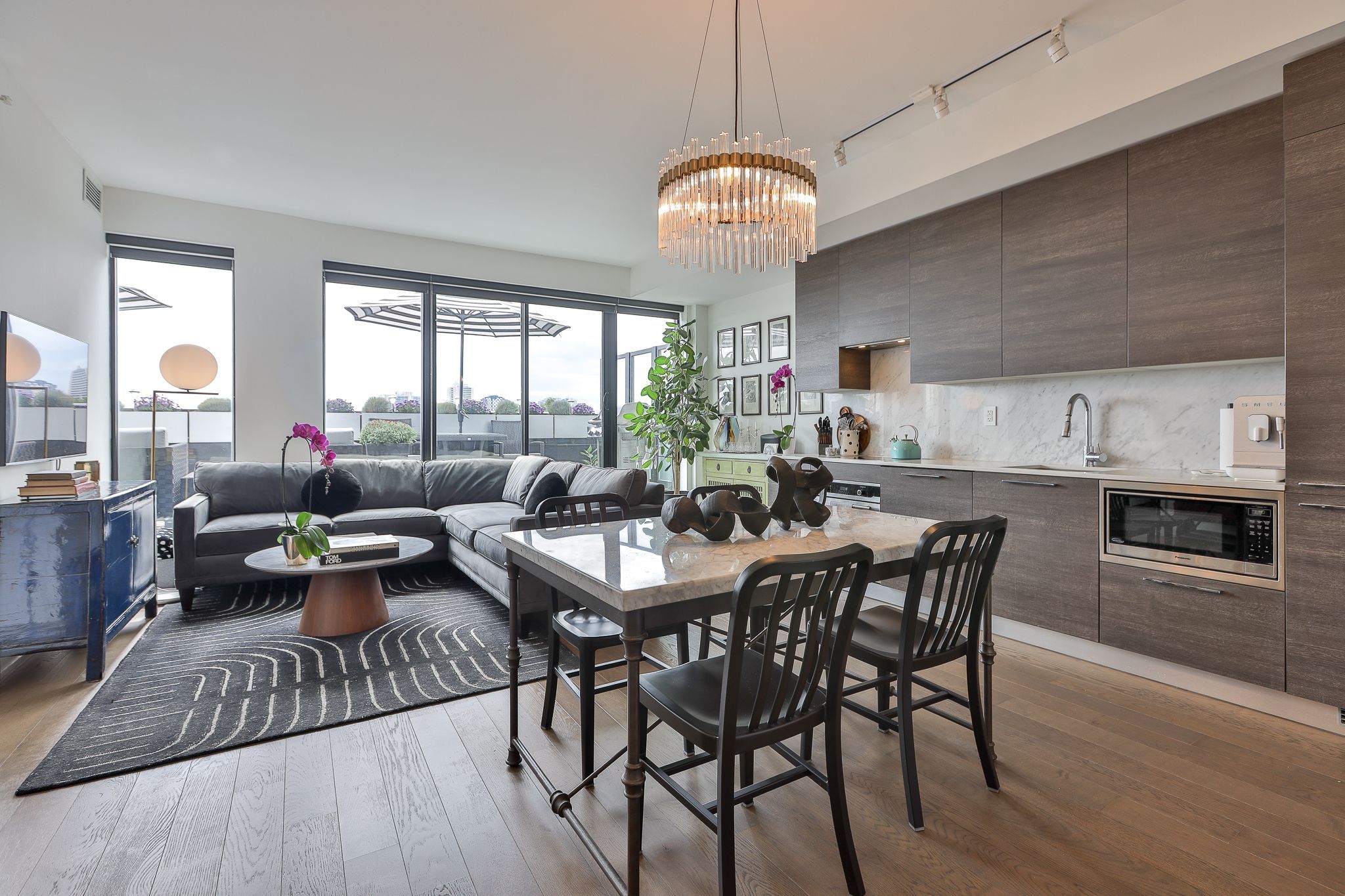 530 Indian Grove 614, Toronto, On M6p 0b3