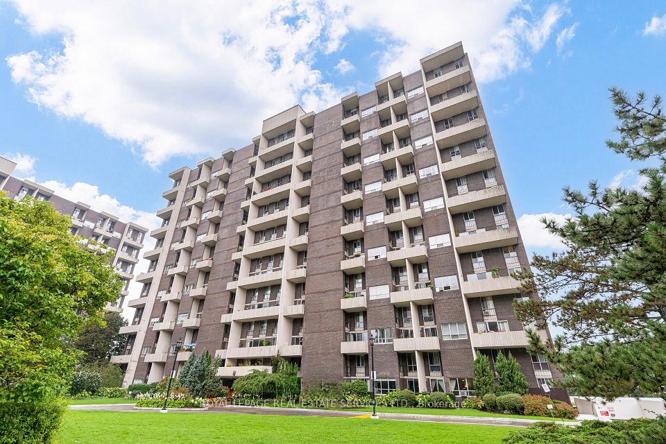 35 Ormskirk Avenue 406, Toronto, On M6s 1a8