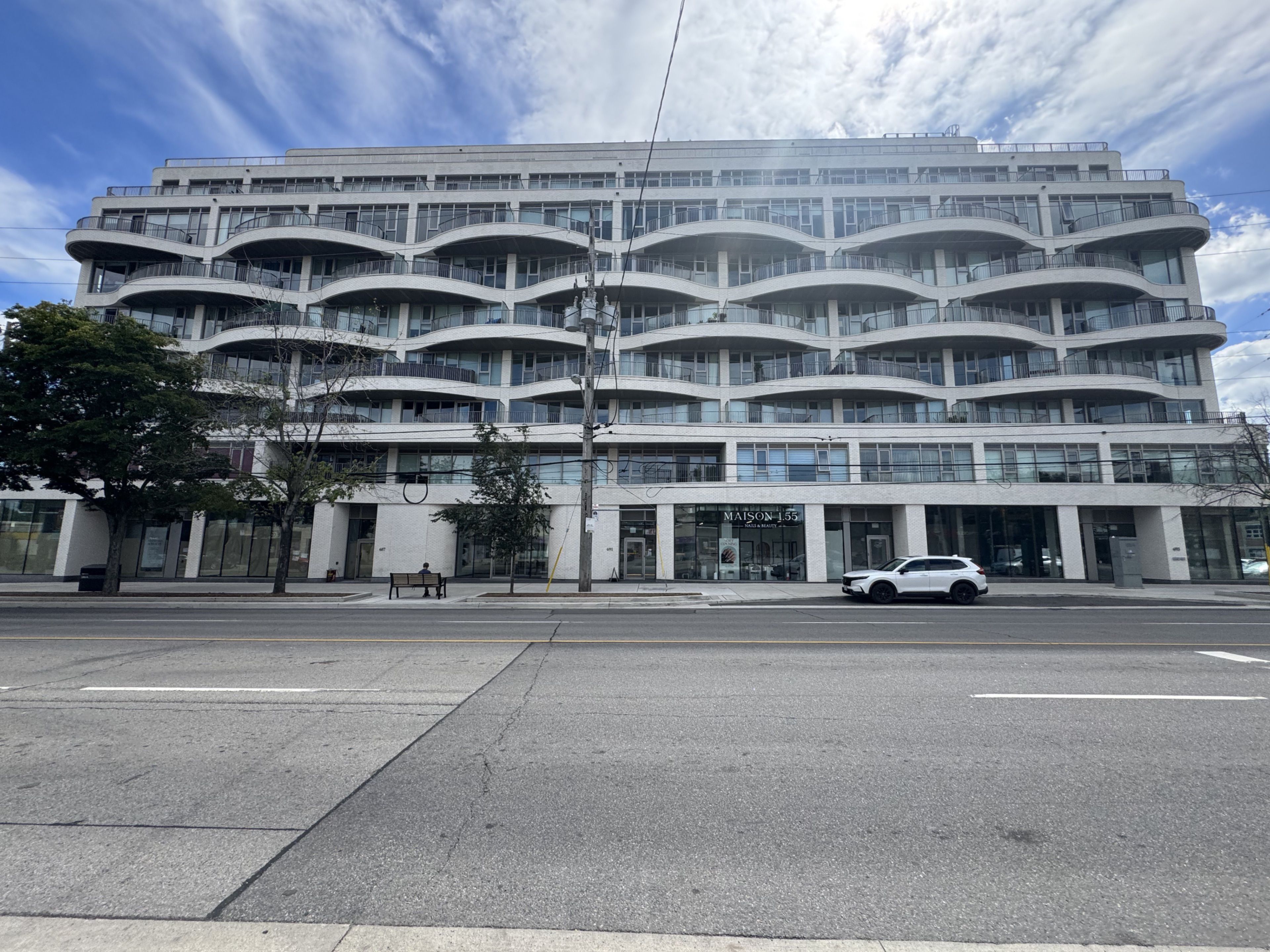 693b The Queensway, Toronto, On M8y 1l2
