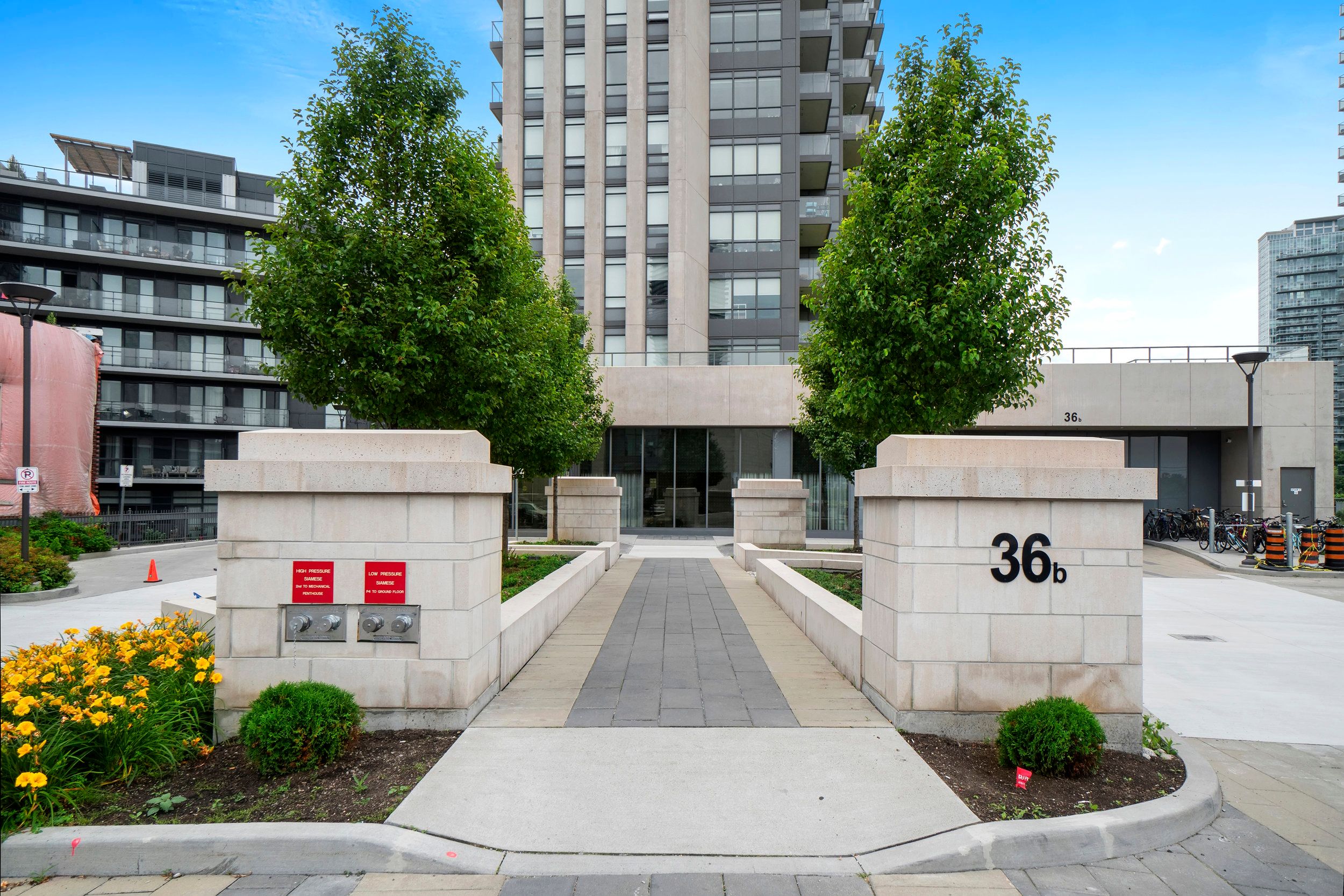 36 Park Lawn Road 1006, Toronto, On M8y 3h8