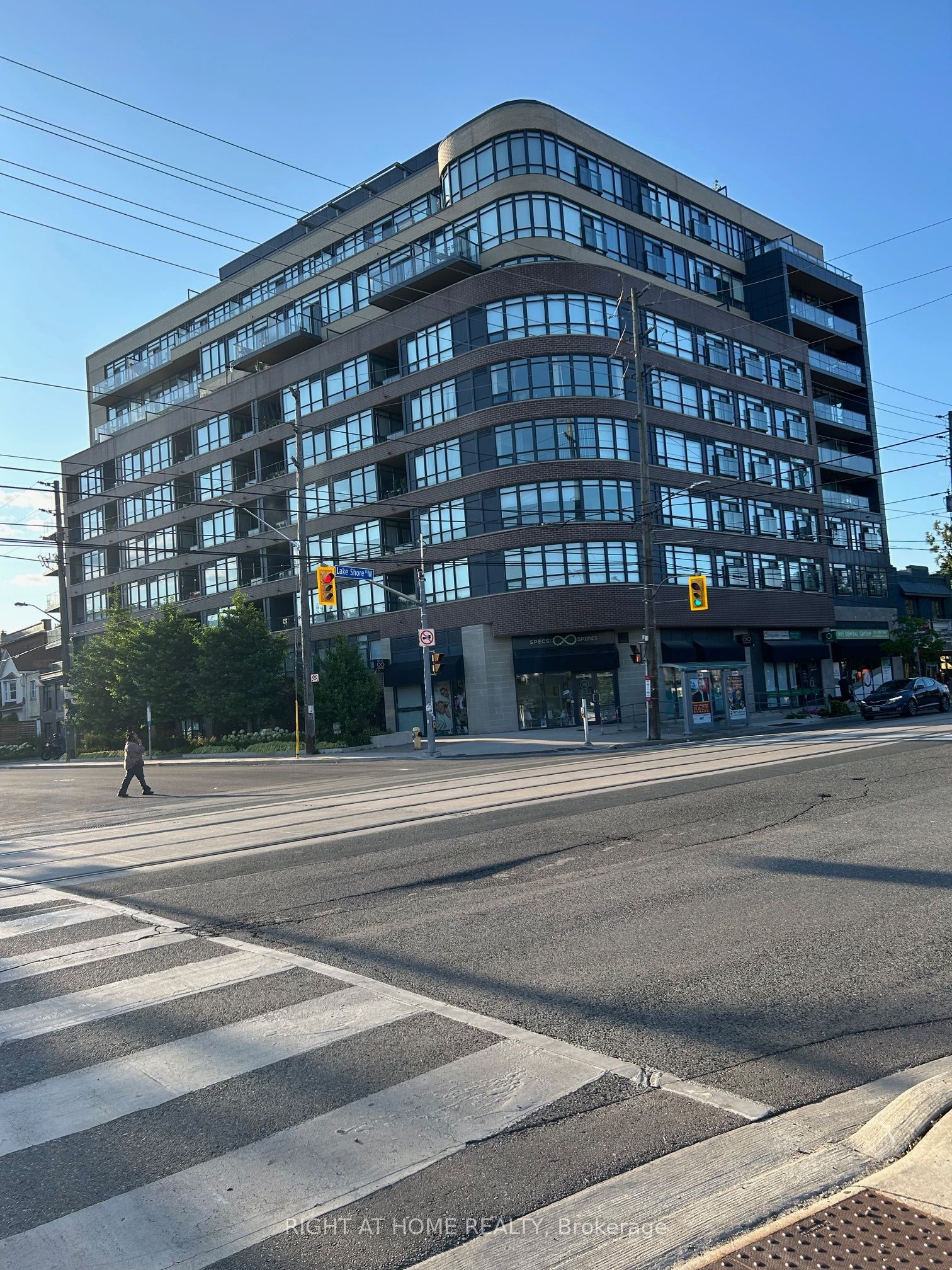 11 Superior Avenue 810, Toronto, On M8v 0a7