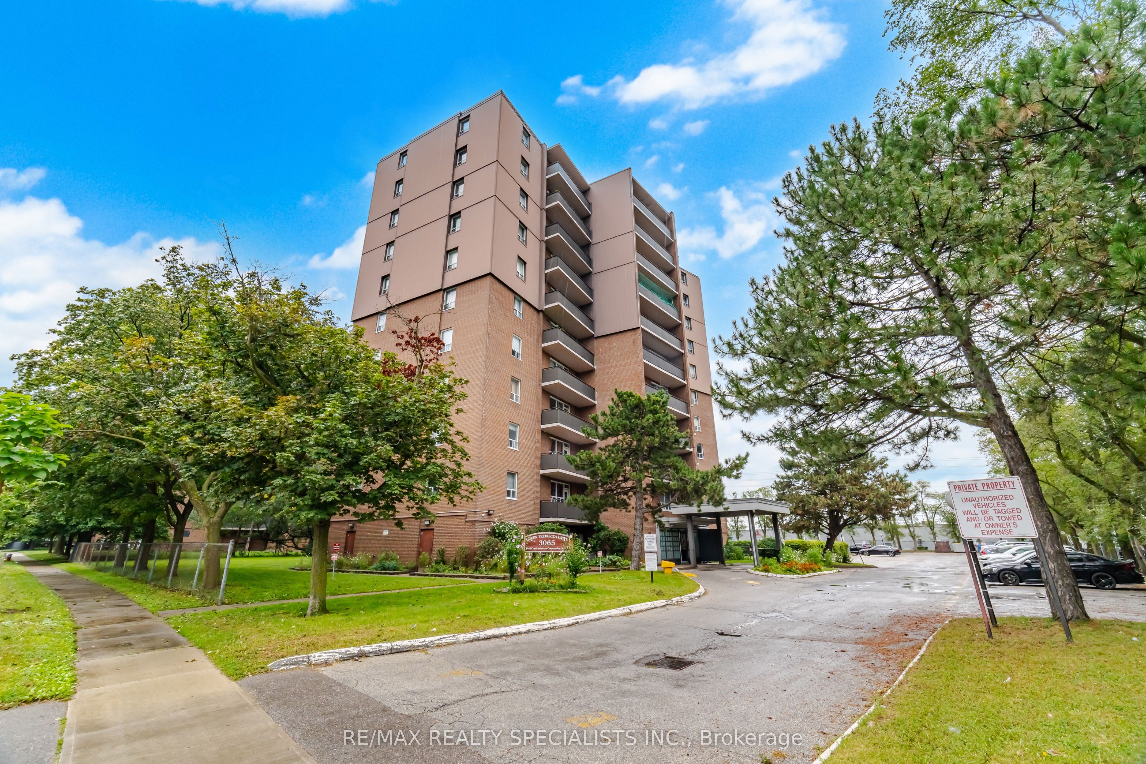 3065 Queen Frederica Drive 403, Mississauga, On L4y 3a3