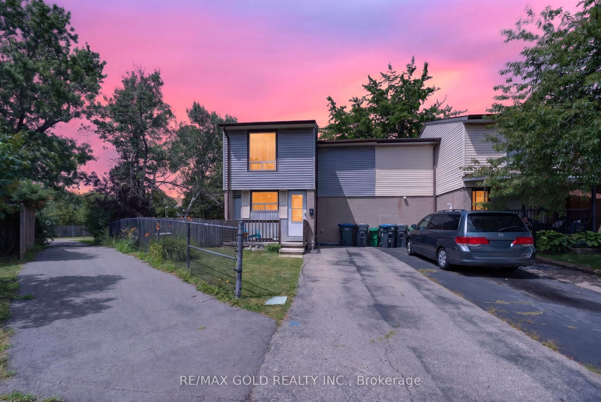13 Gold Pine Court, Brampton, On L6s 2k6