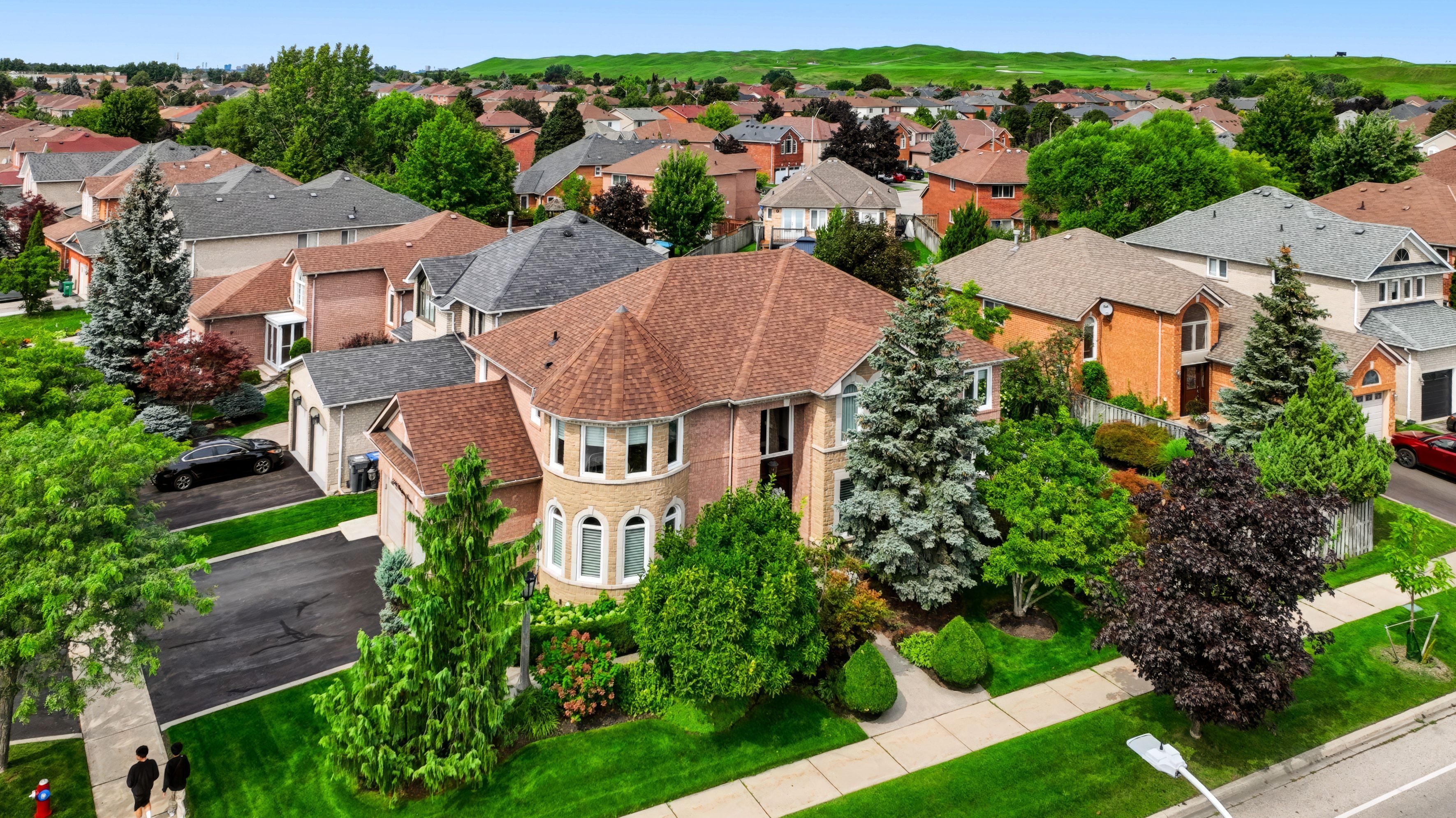 5563 Whitehorn Avenue, Mississauga, On L5v 2e2