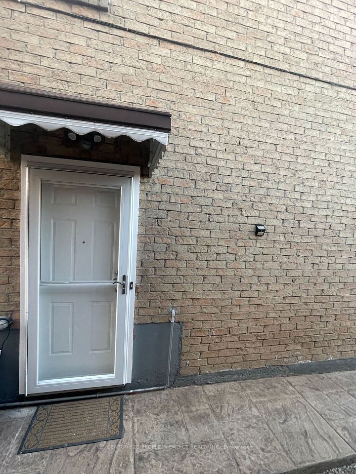 358 Kingsbridge Garden Circle Bsmt, Mississauga, On L5r 1k8