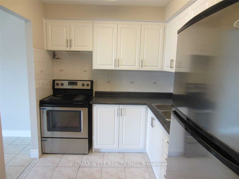 2965 Islington Avenue 7, Toronto, On M9l 2k8