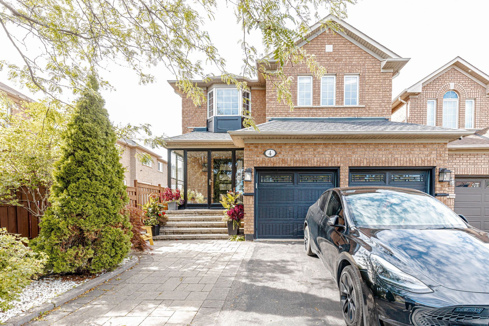 4 Martineau Road, Brampton, On L6p 1h2