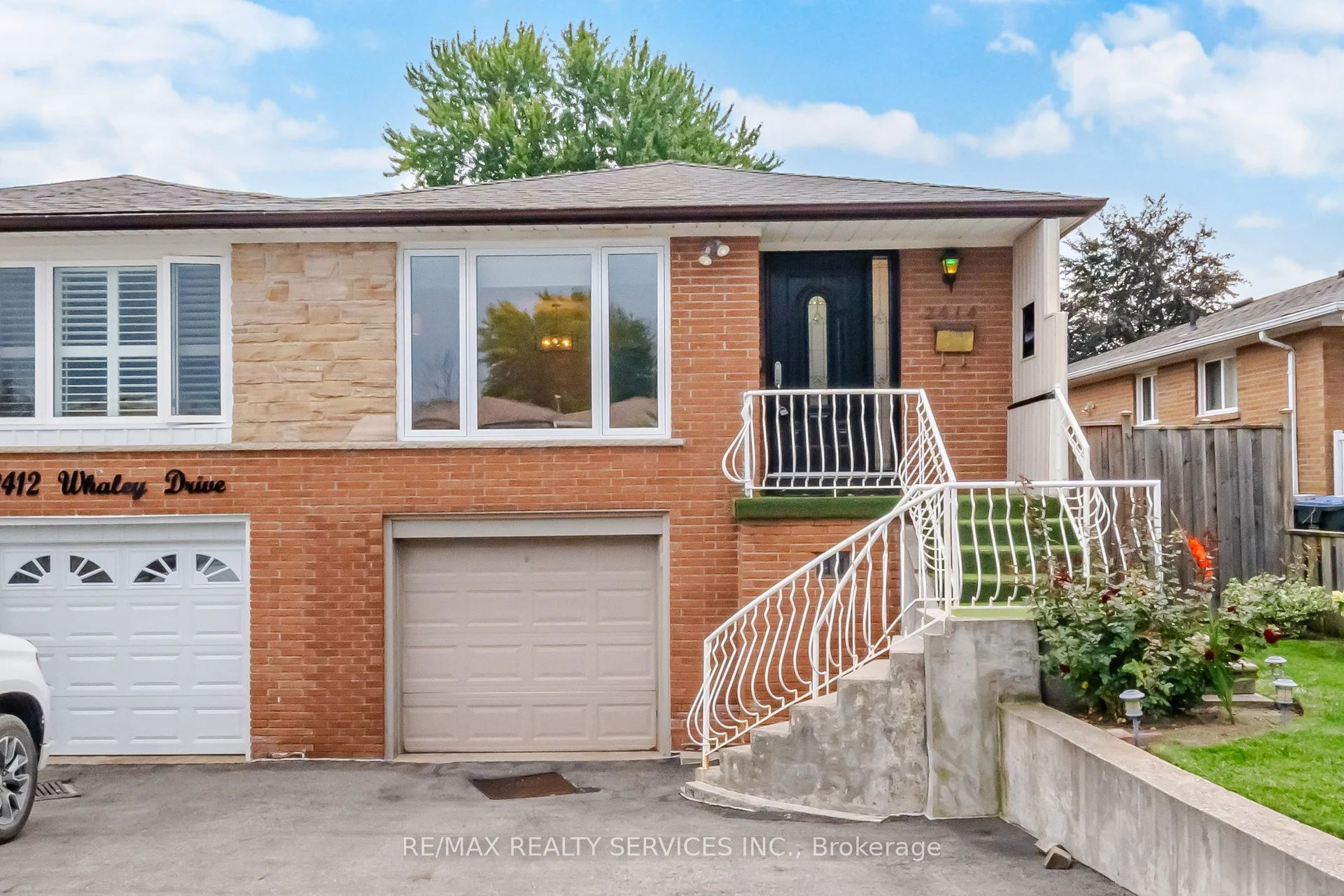 2414 Whaley Drive, Mississauga, On L5b 2b5
