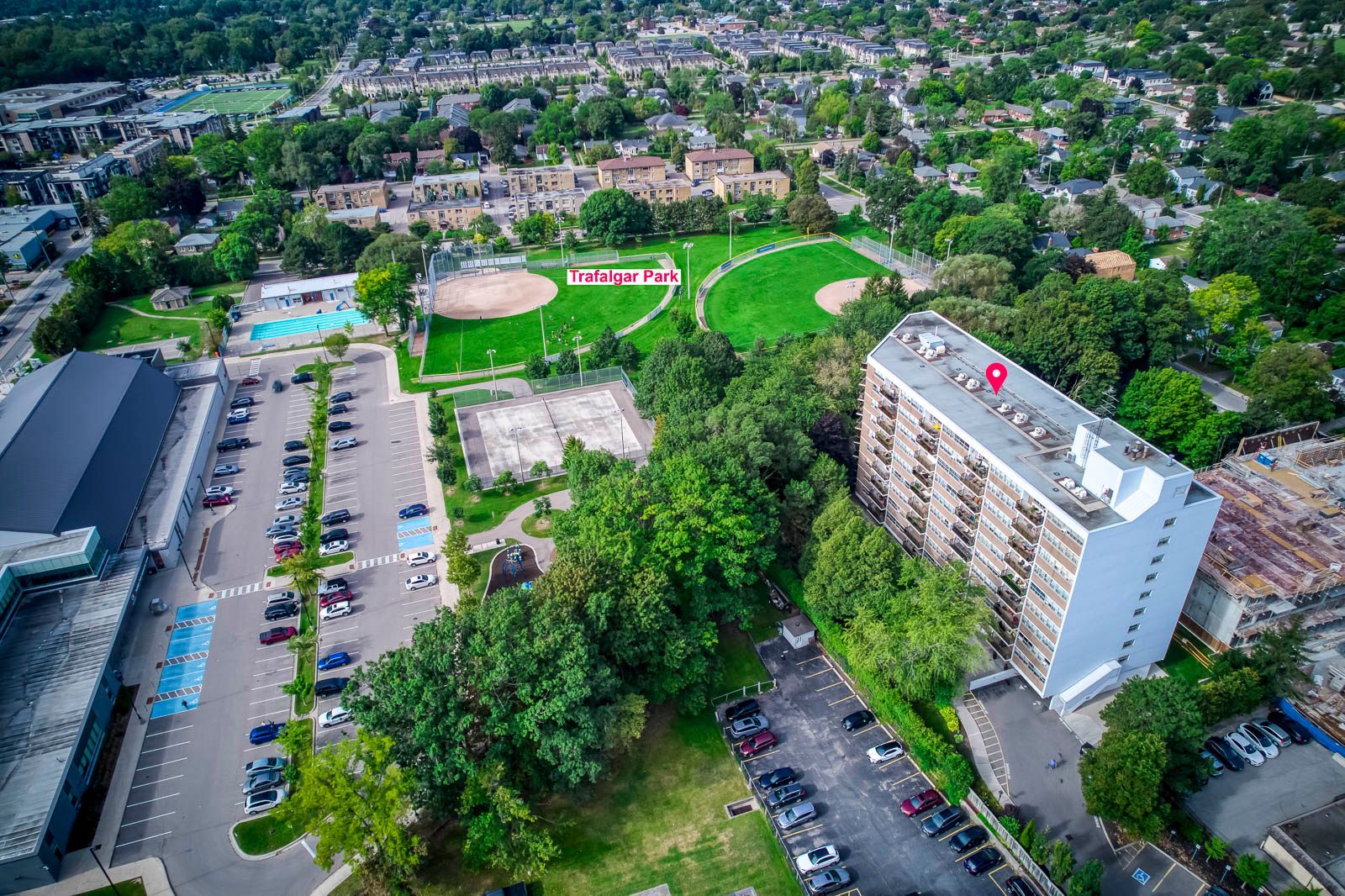 212 Kerr Street 906, Oakville, On L6k 3b1