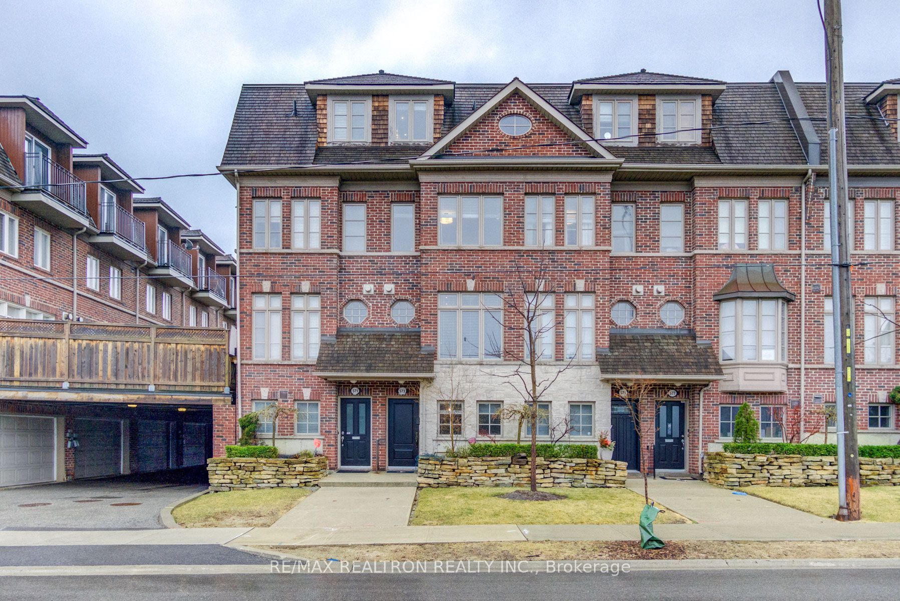 573 Oxford Street, Toronto, On M8y 1e6