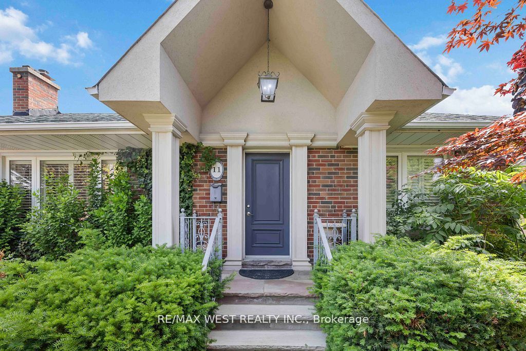 11 Duval Drive, Toronto, On M6l 2j9
