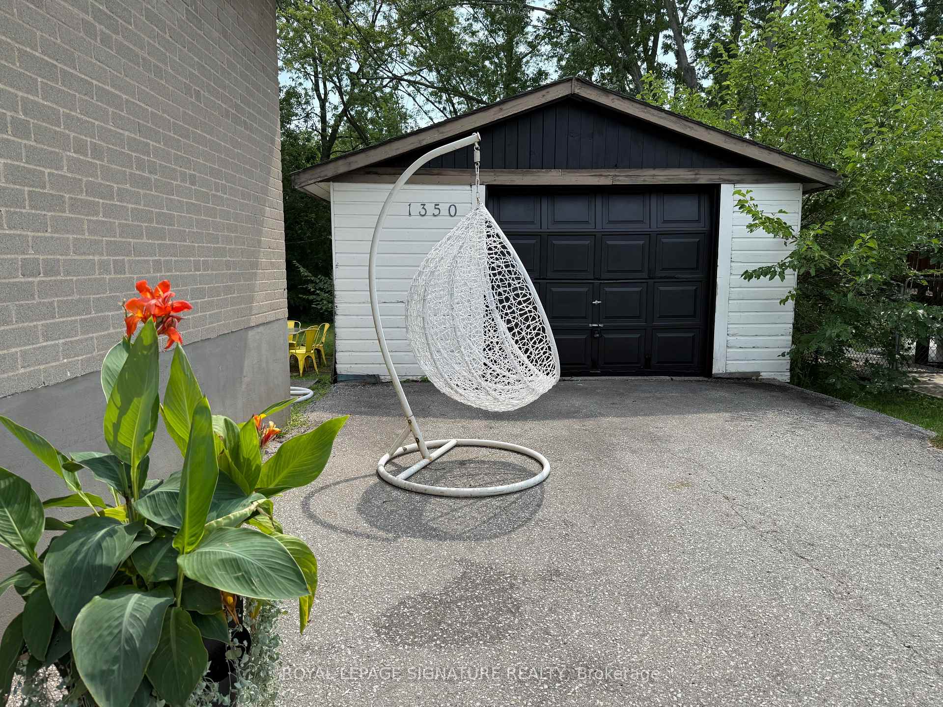1350 Rebecca Street, Oakville, On L6l 1z4
