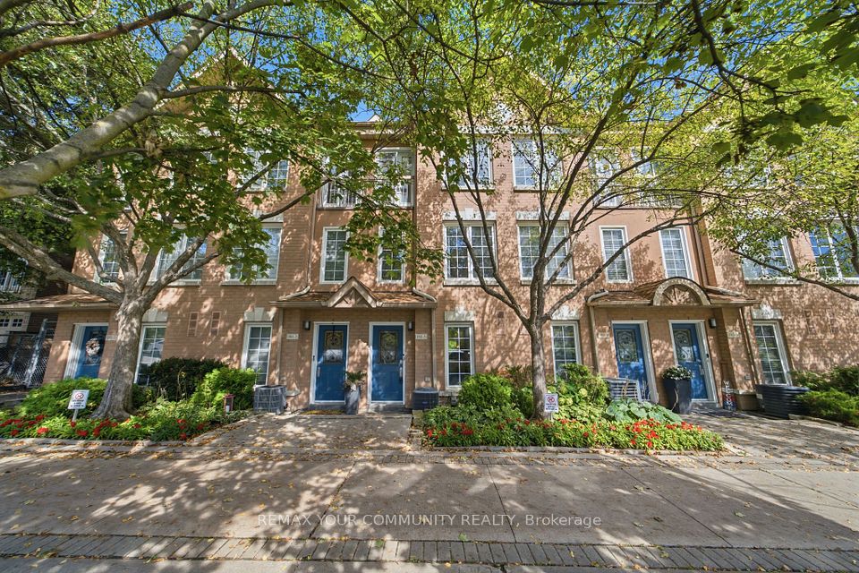 180 Manitoba Street 3, Toronto, On M8y 4g7