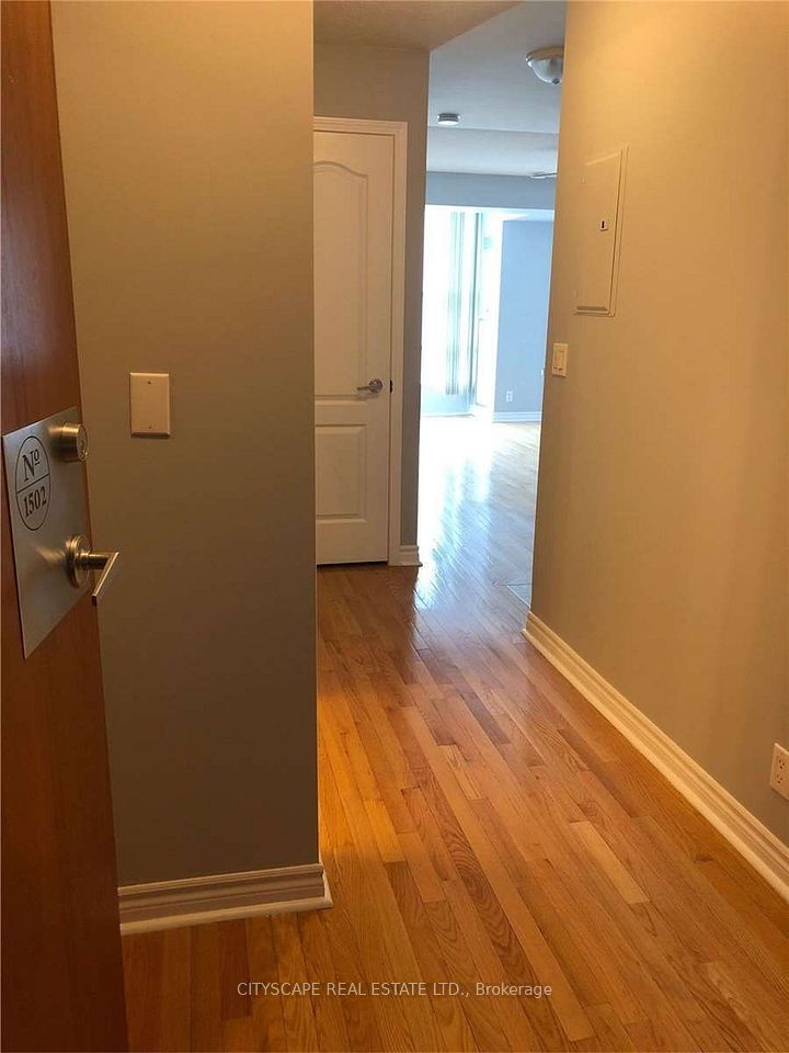 33 Elm Drive 1502, Mississauga, On L5b 4l2