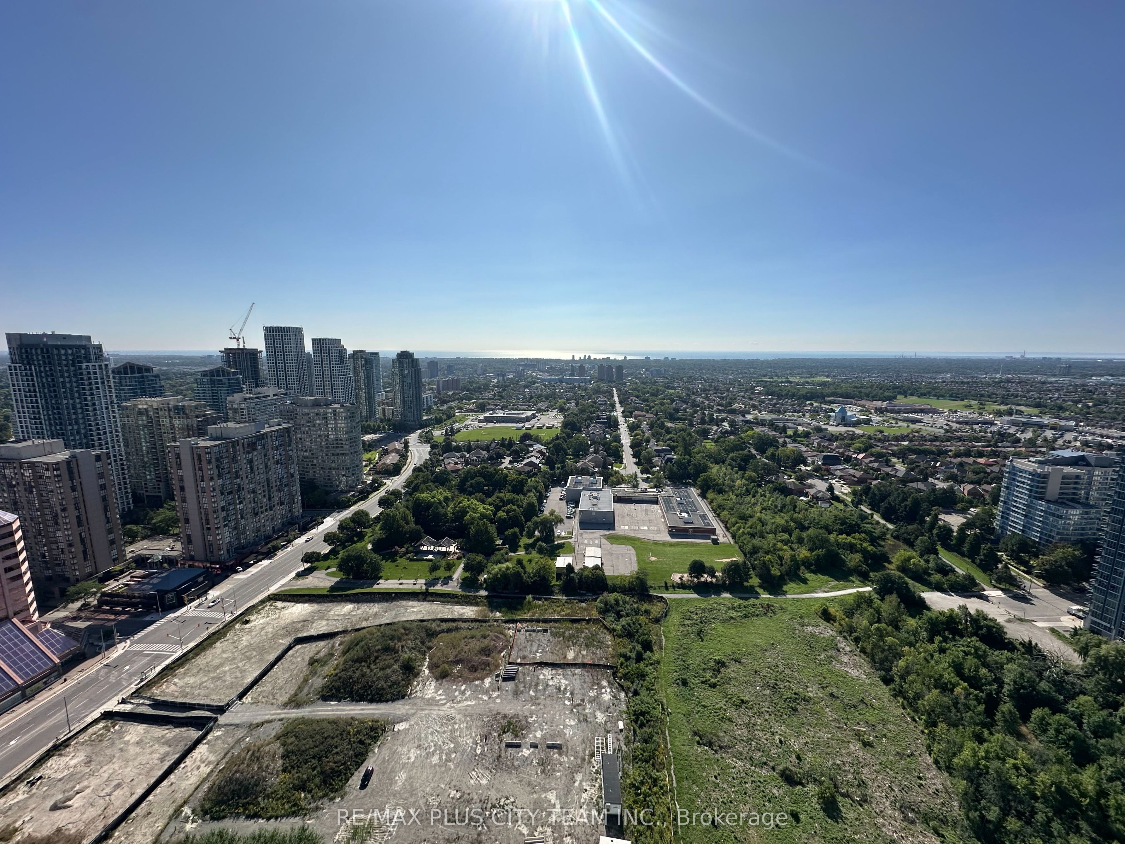 2 Erskine Road 3204, Mississauga, On L5b 0s1