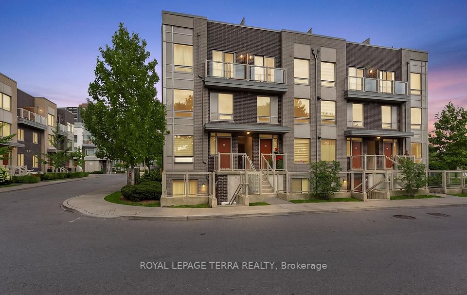 3 Applewood Lane 101, Toronto, On M9c 0c1