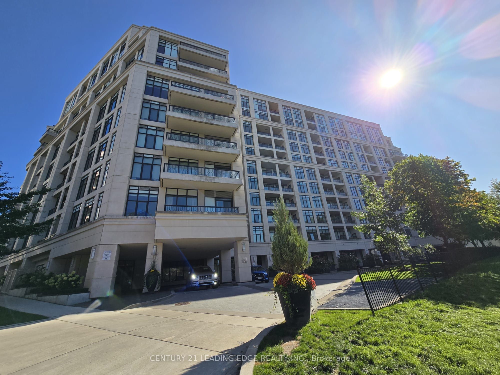 2 Old Mill Drive 505, Toronto, On M6s 0a2