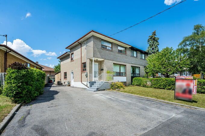 3 Clayhall Crescent, Toronto, On M3j 1w5