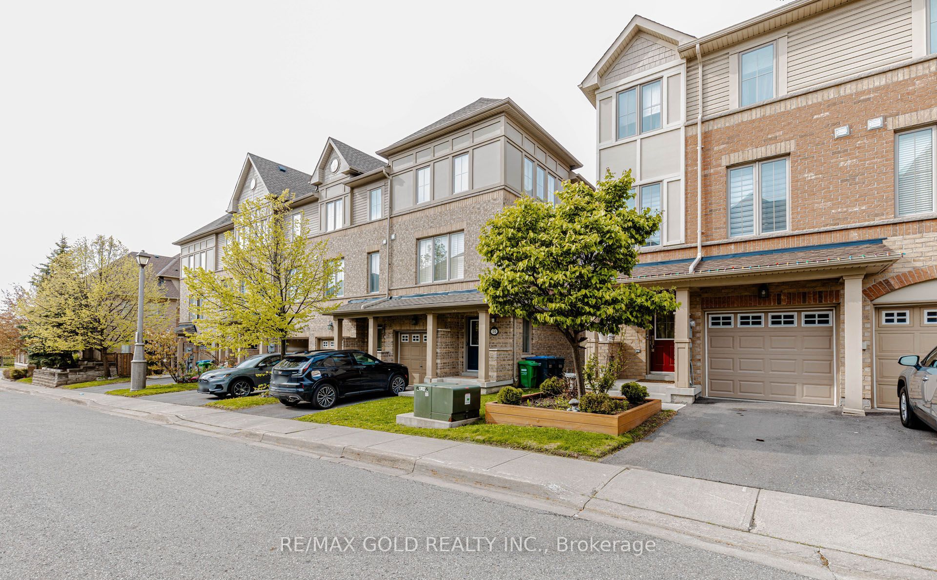 12 Cailiff Street, Brampton, On L6y 0p9