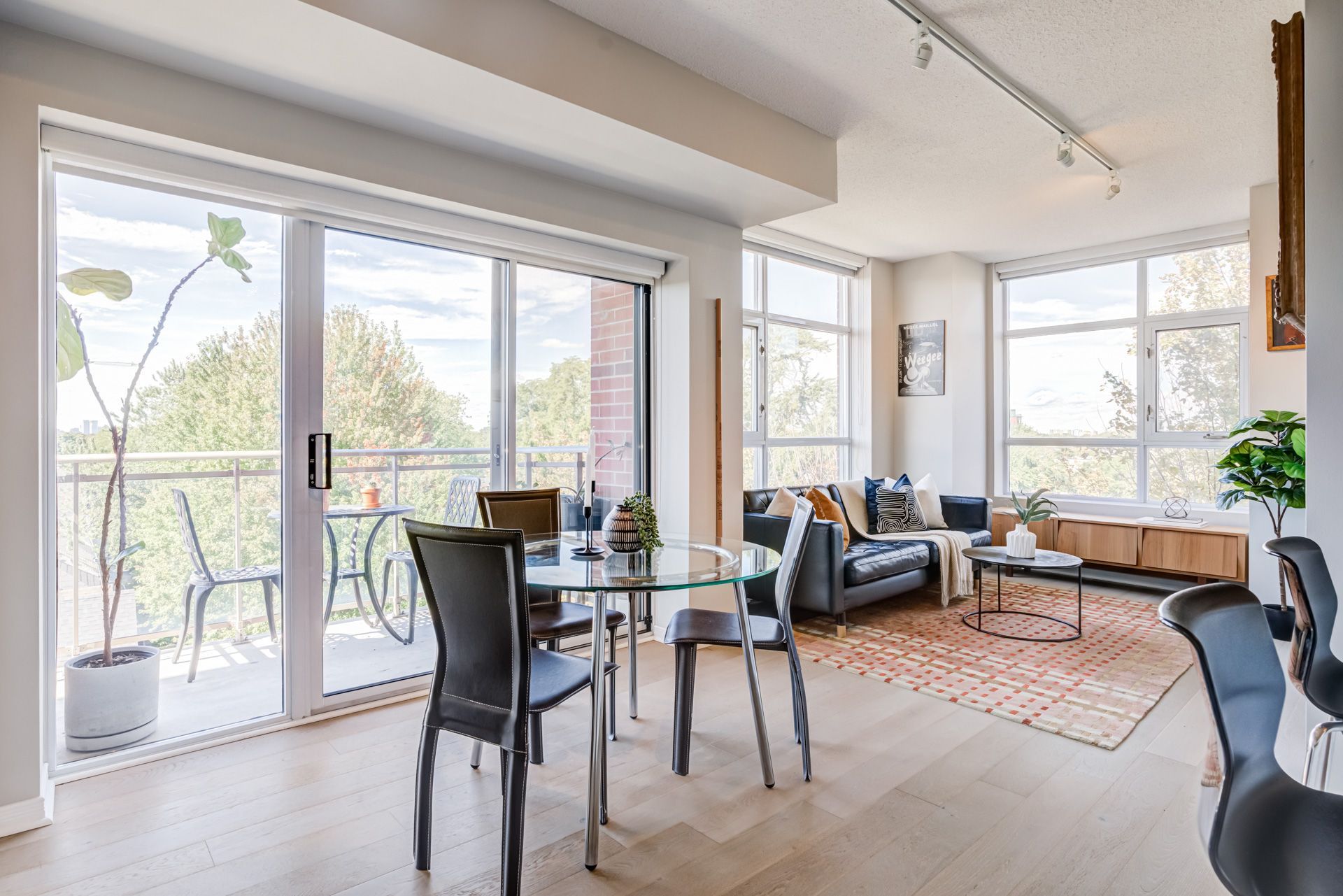 2495 Dundas Street W 605, Toronto, On M6p 1x4