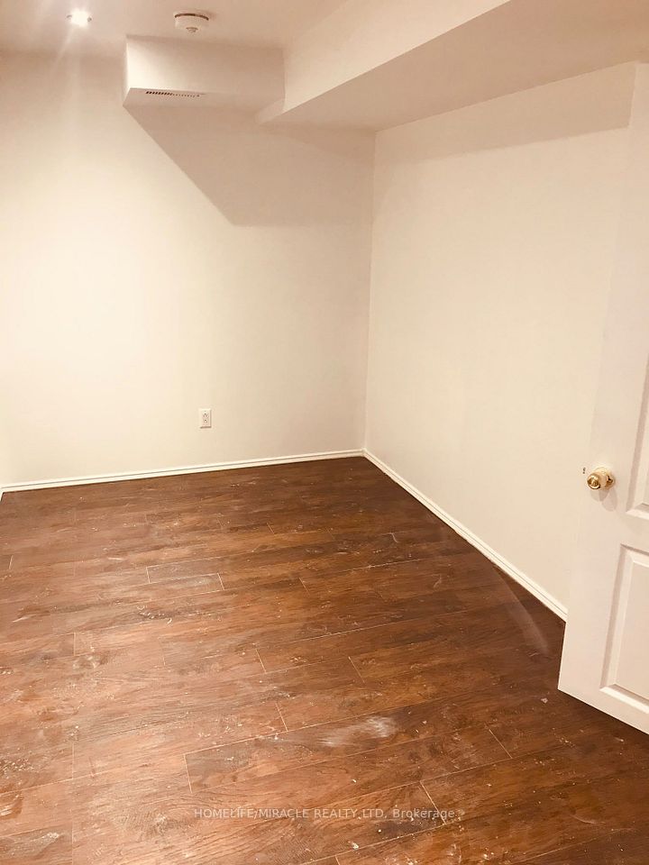 5592 Highbank Road, Mississauga, On L5m 6e4