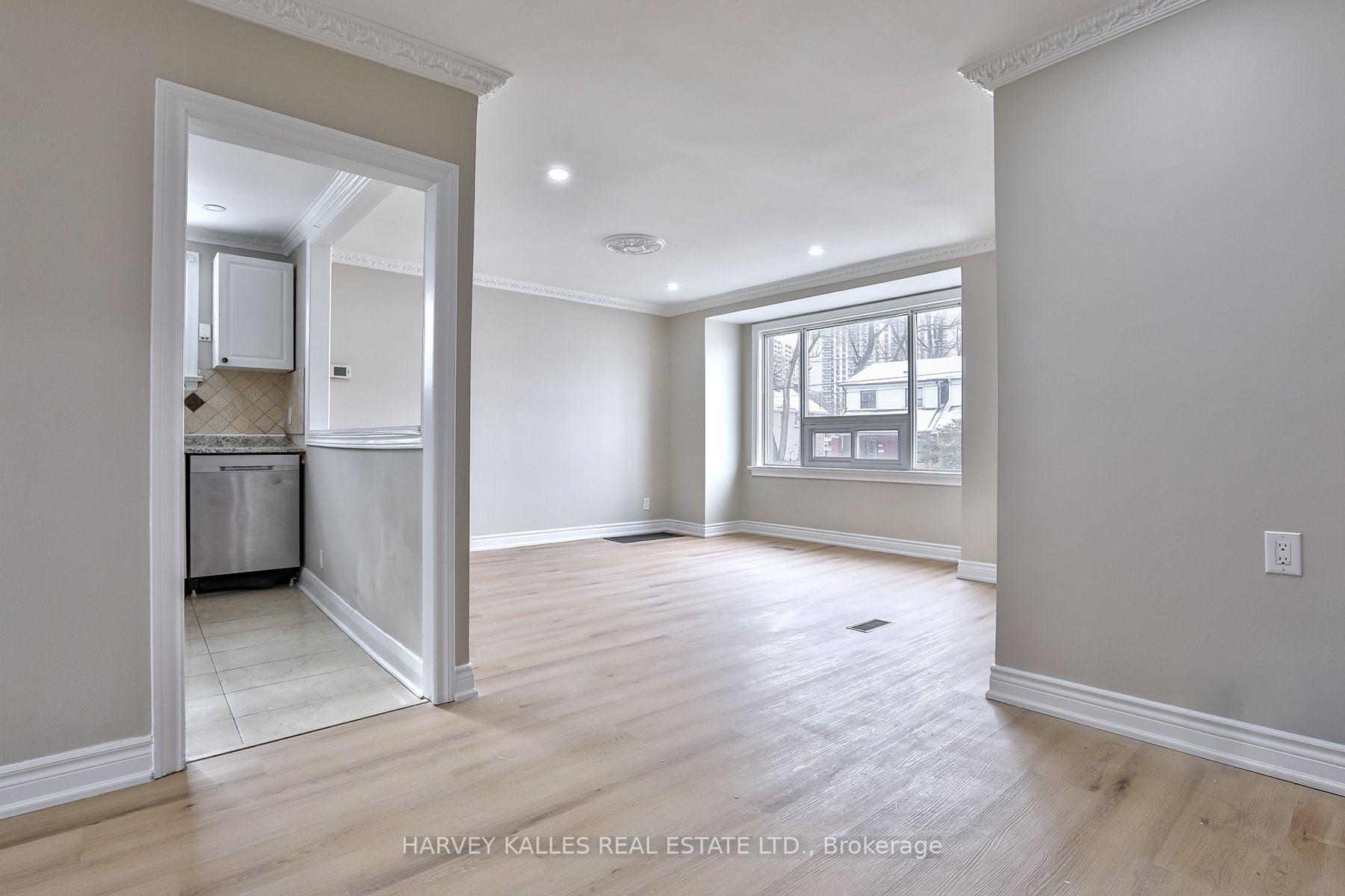 1239 Jane Street, Toronto, On M6m 4x9