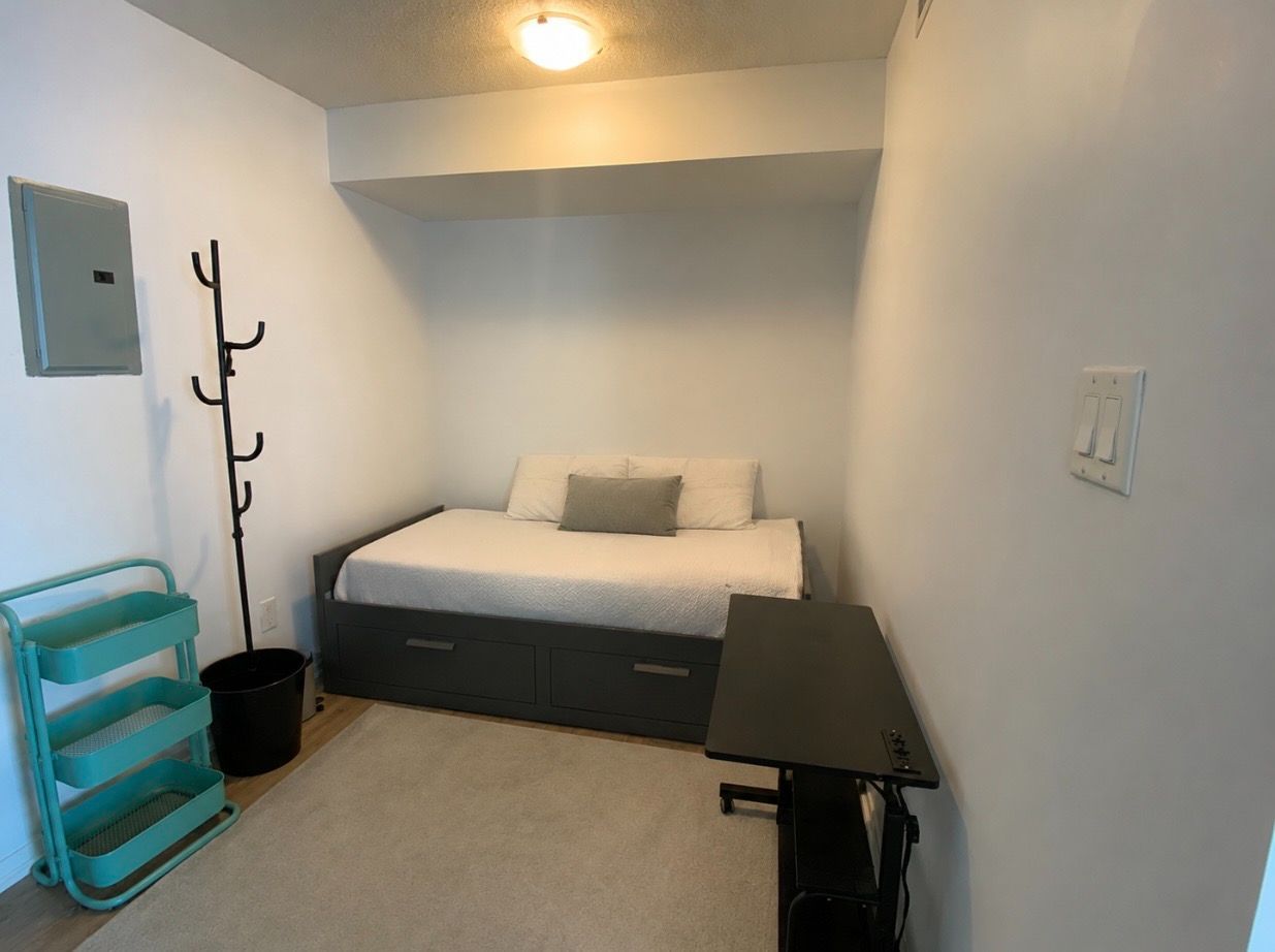 83 St John Road Lower Level, Toronto, On M6p 1t8