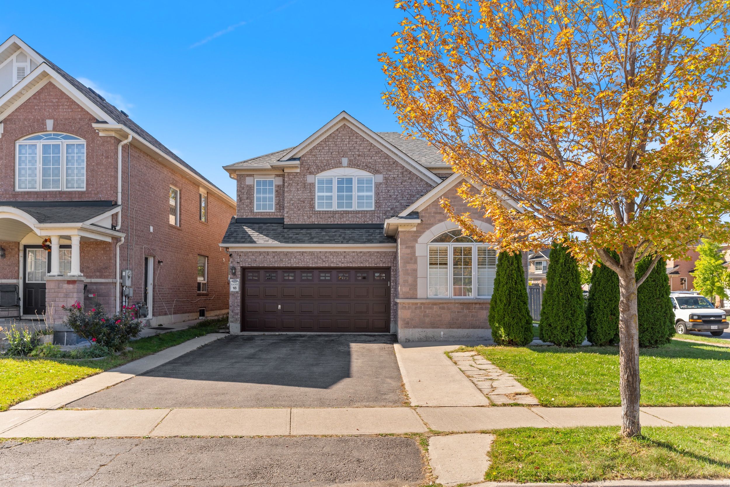 1 Slipneedle Street, Brampton, On L6s 6l4