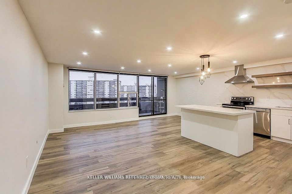11 Wincott Drive 1215, Toronto, On M9r 2r9