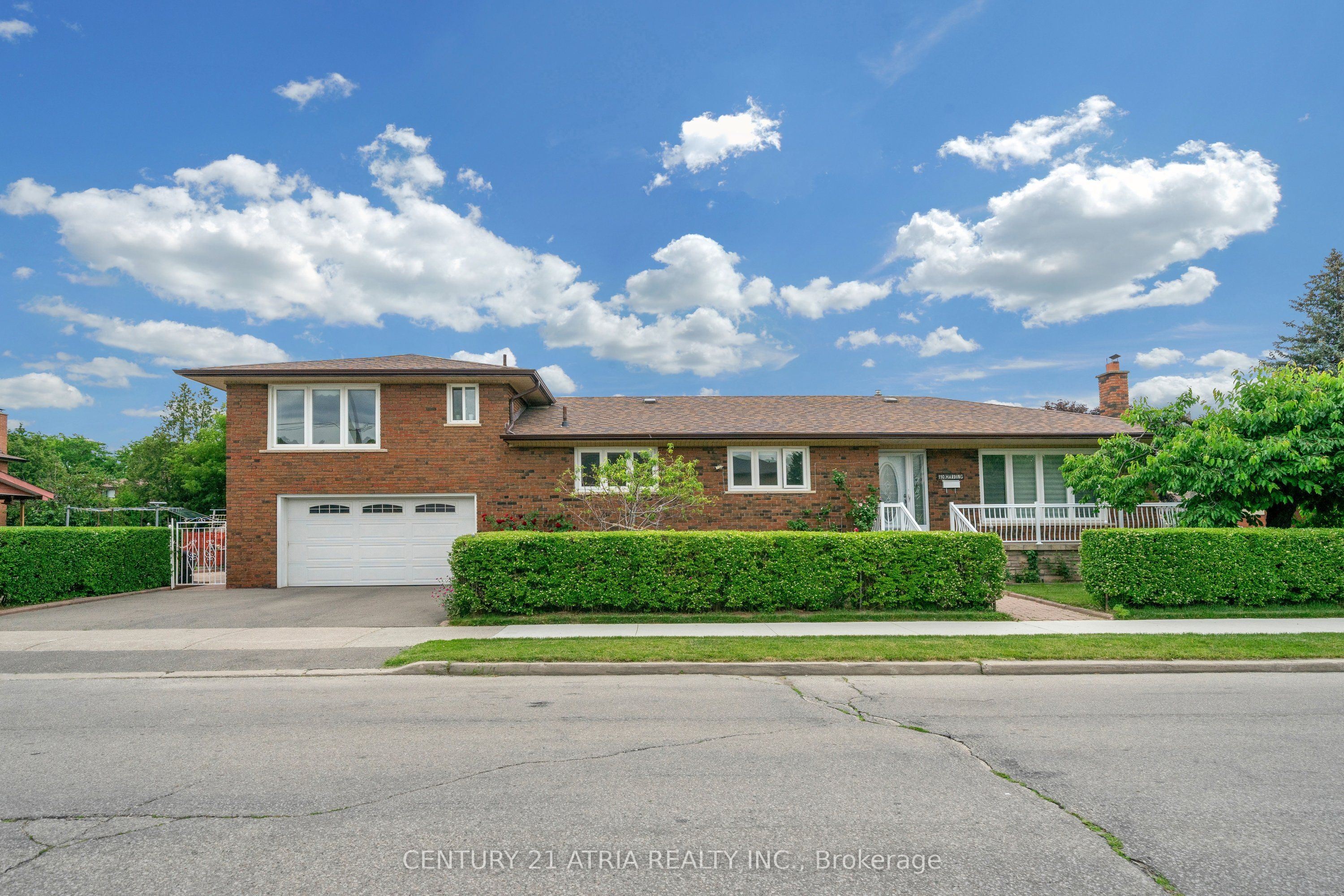 110 Harding Avenue, Toronto, On M6m 3a6