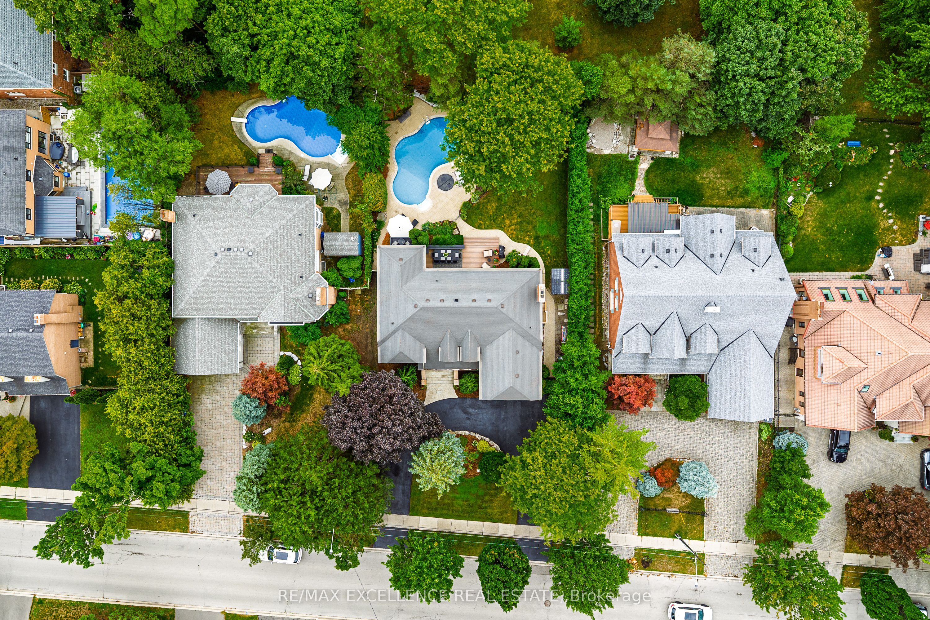 2446 Hammond Road, Mississauga, On L5k 1t2