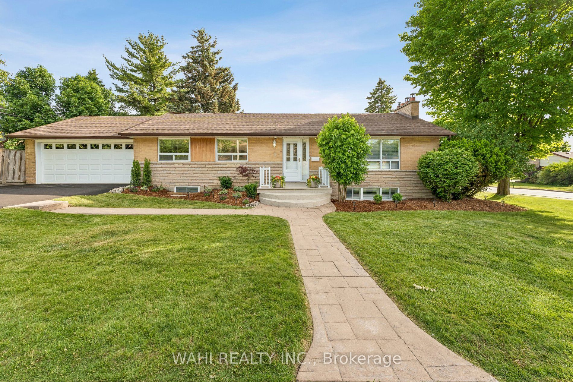 39 Nanwood Drive, Brampton, On L6w 1l7