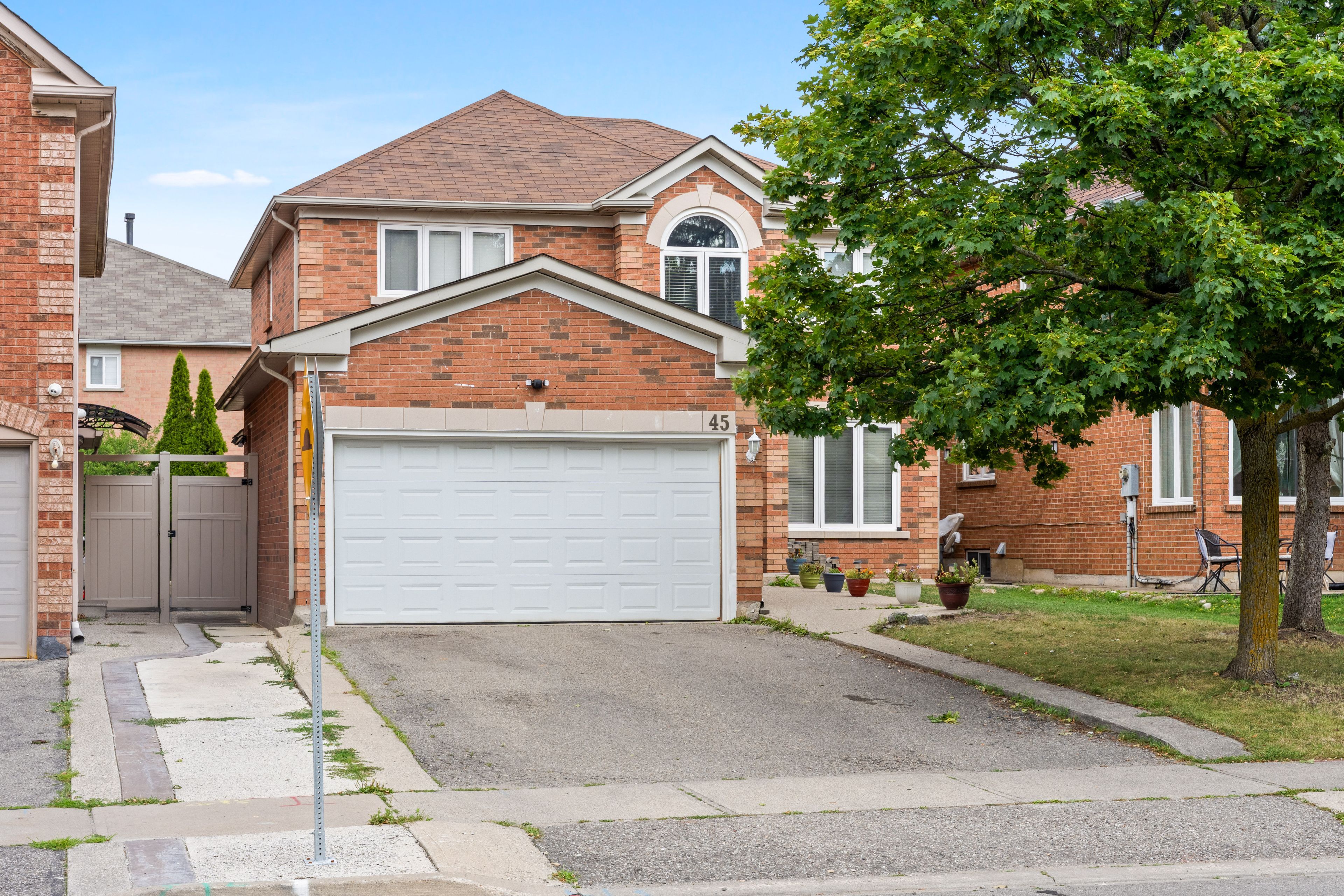 45 Eagleridge Drive, Brampton, On L6r 1g1