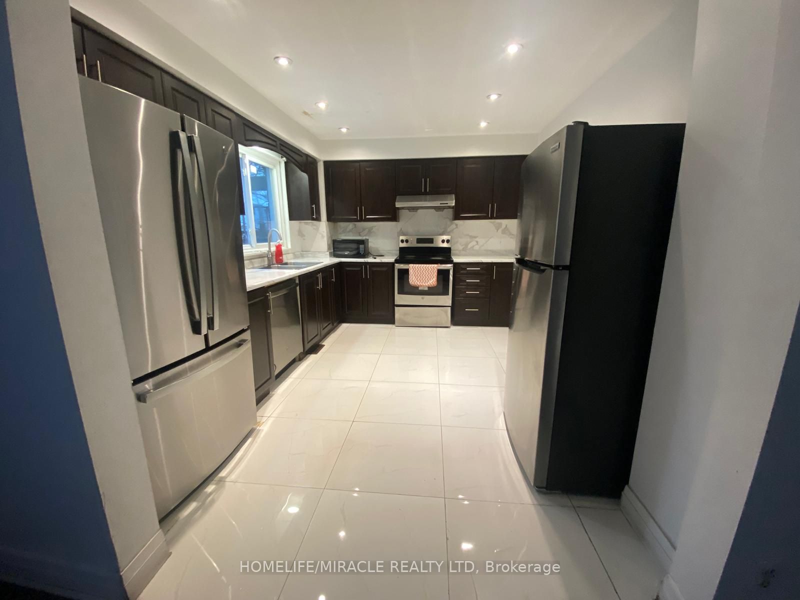 127 Fanshawe Drive, Brampton, On L6z 1a8