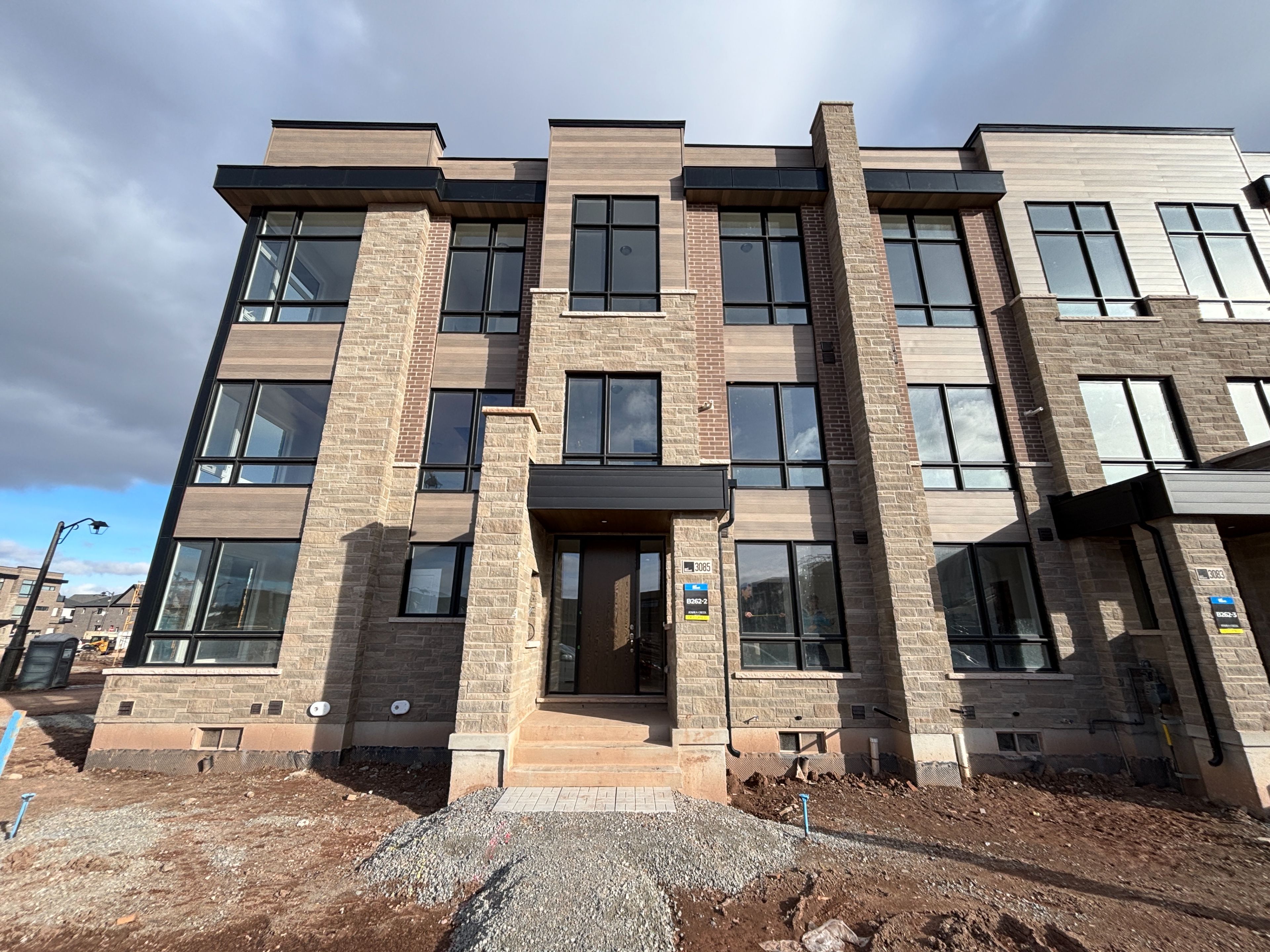 3085 Welsman Gardens, Oakville, On L6h 7z1